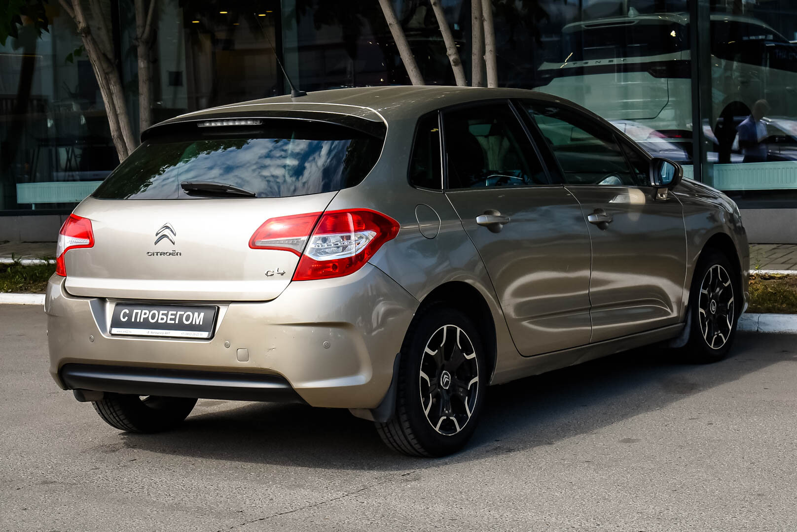 Citroen C4, II 1.6 AT (120 л.с.) 2011