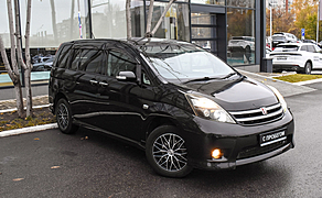 Toyota ISis, I Рестайлинг 1.8 CVT (144 л.с.)