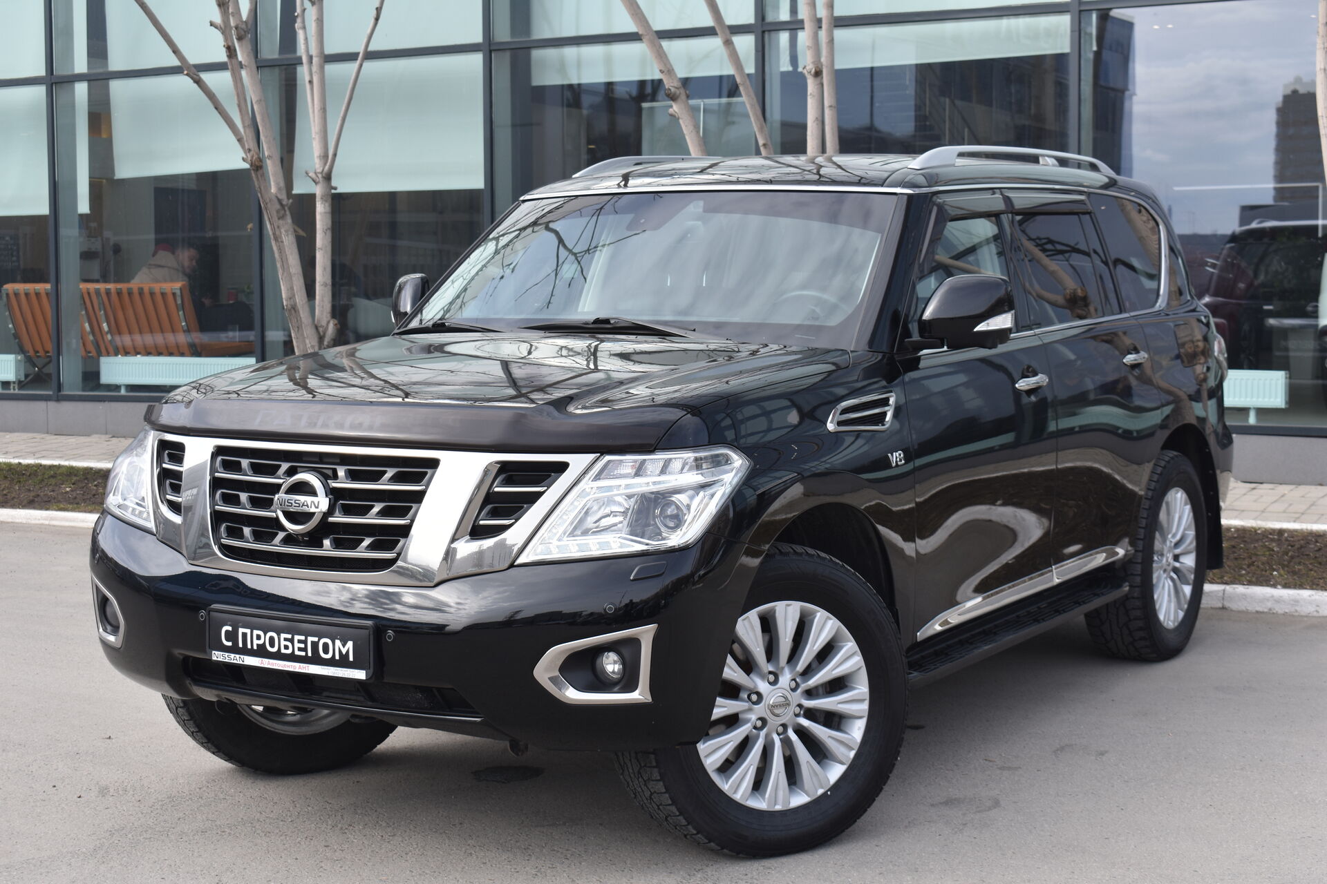 Nissan Patrol, VI (Y62) Рестайлинг 5.6 AT (405 л.с.) 4WD 2014
