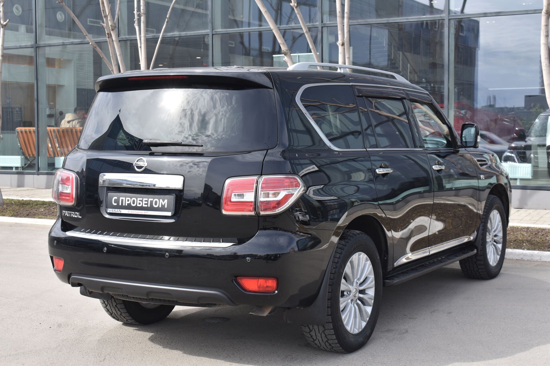 Nissan Patrol, VI (Y62) Рестайлинг 5.6 AT (405 л.с.) 4WD 2014