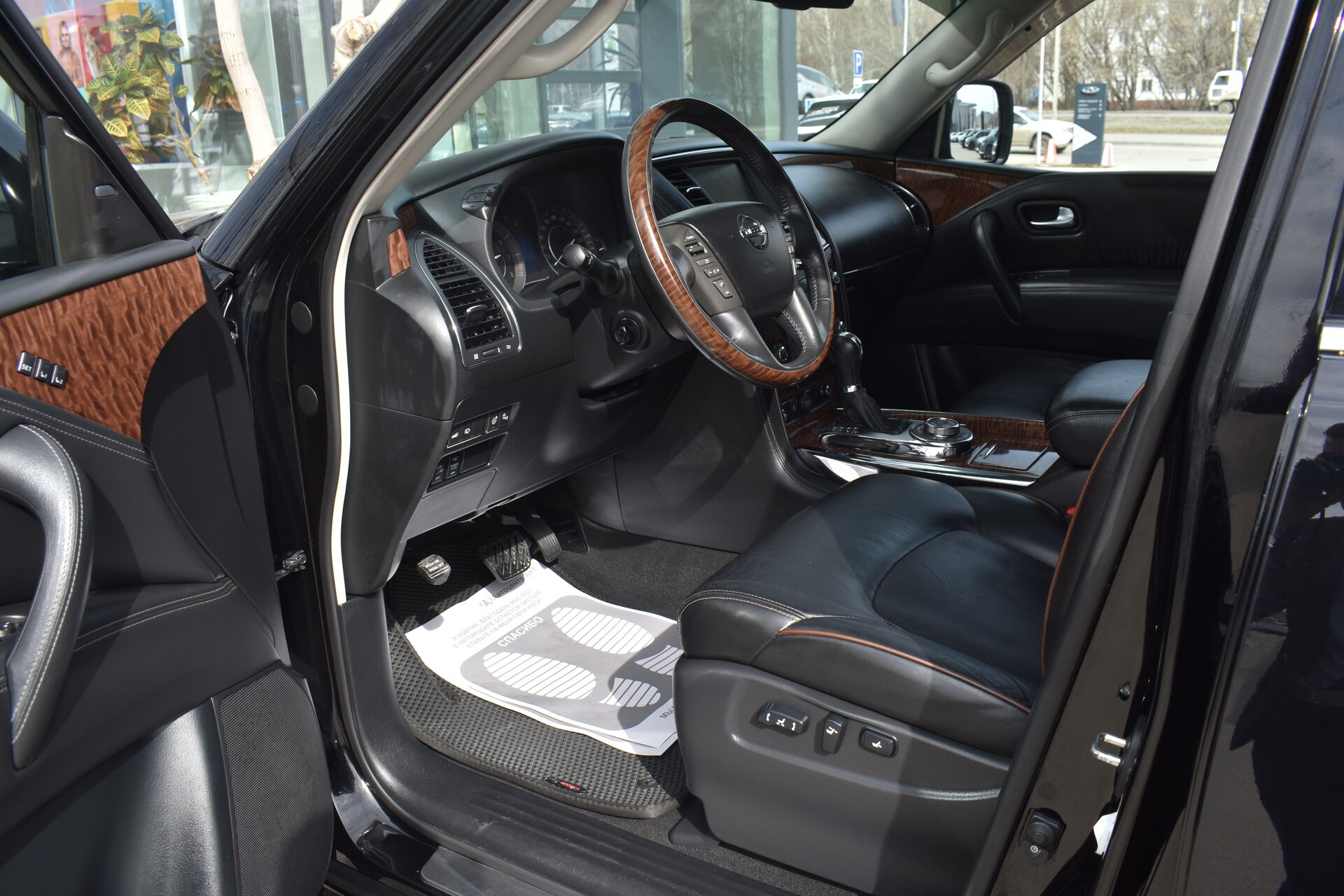 Nissan Patrol, VI (Y62) Рестайлинг 5.6 AT (405 л.с.) 4WD 2014