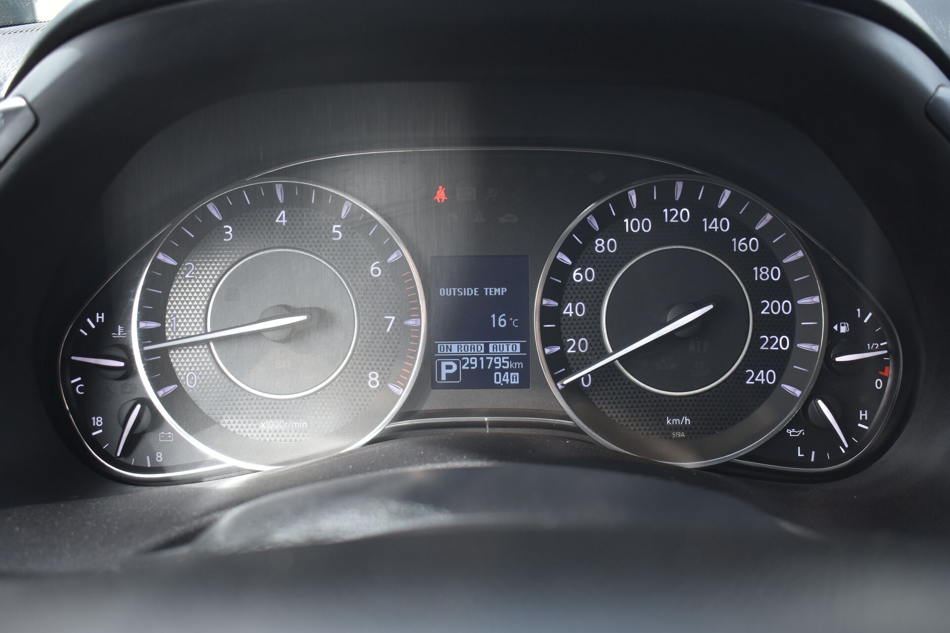 Nissan Patrol, VI (Y62) Рестайлинг 5.6 AT (405 л.с.) 4WD 2014
