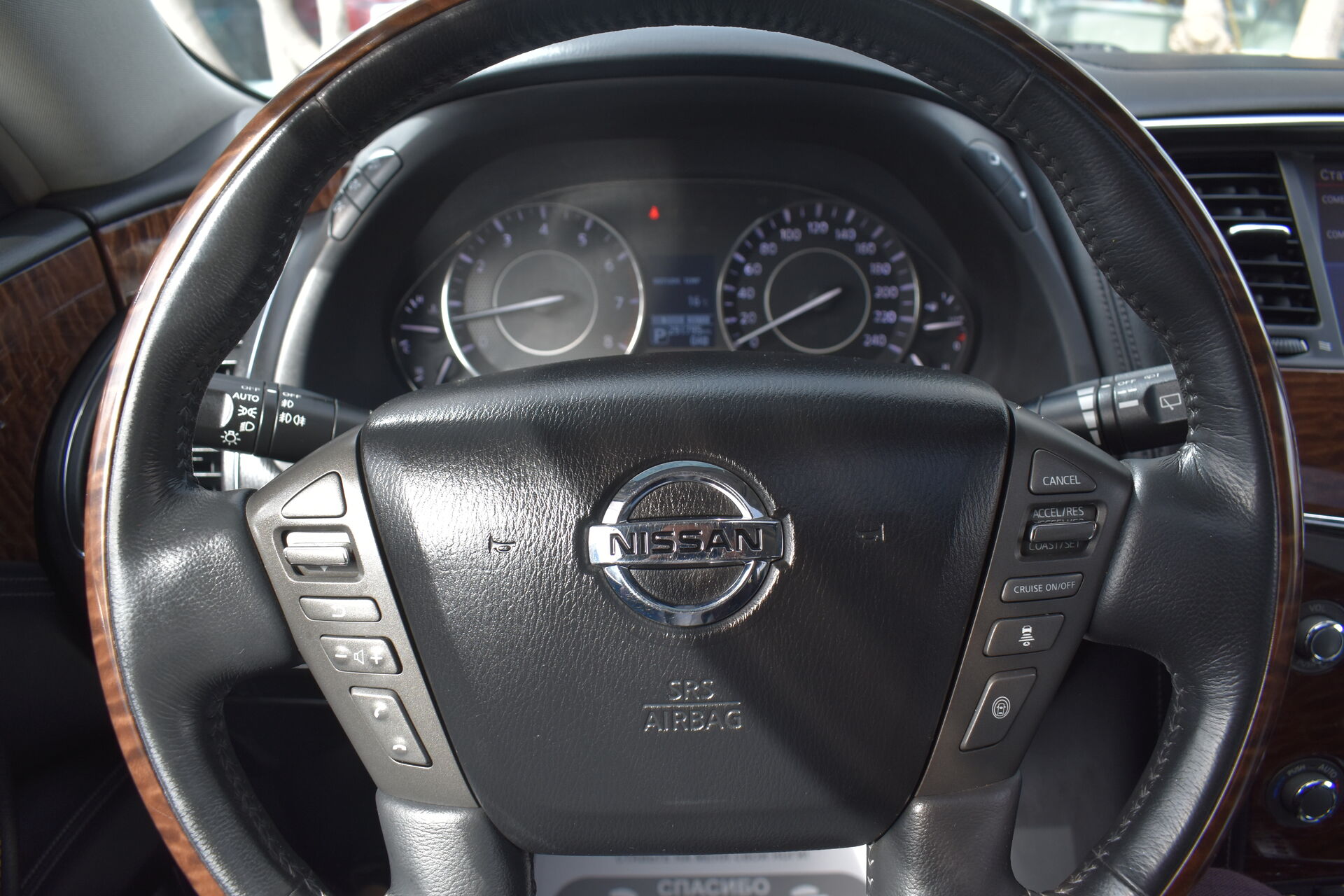 Nissan Patrol, VI (Y62) Рестайлинг 5.6 AT (405 л.с.) 4WD 2014