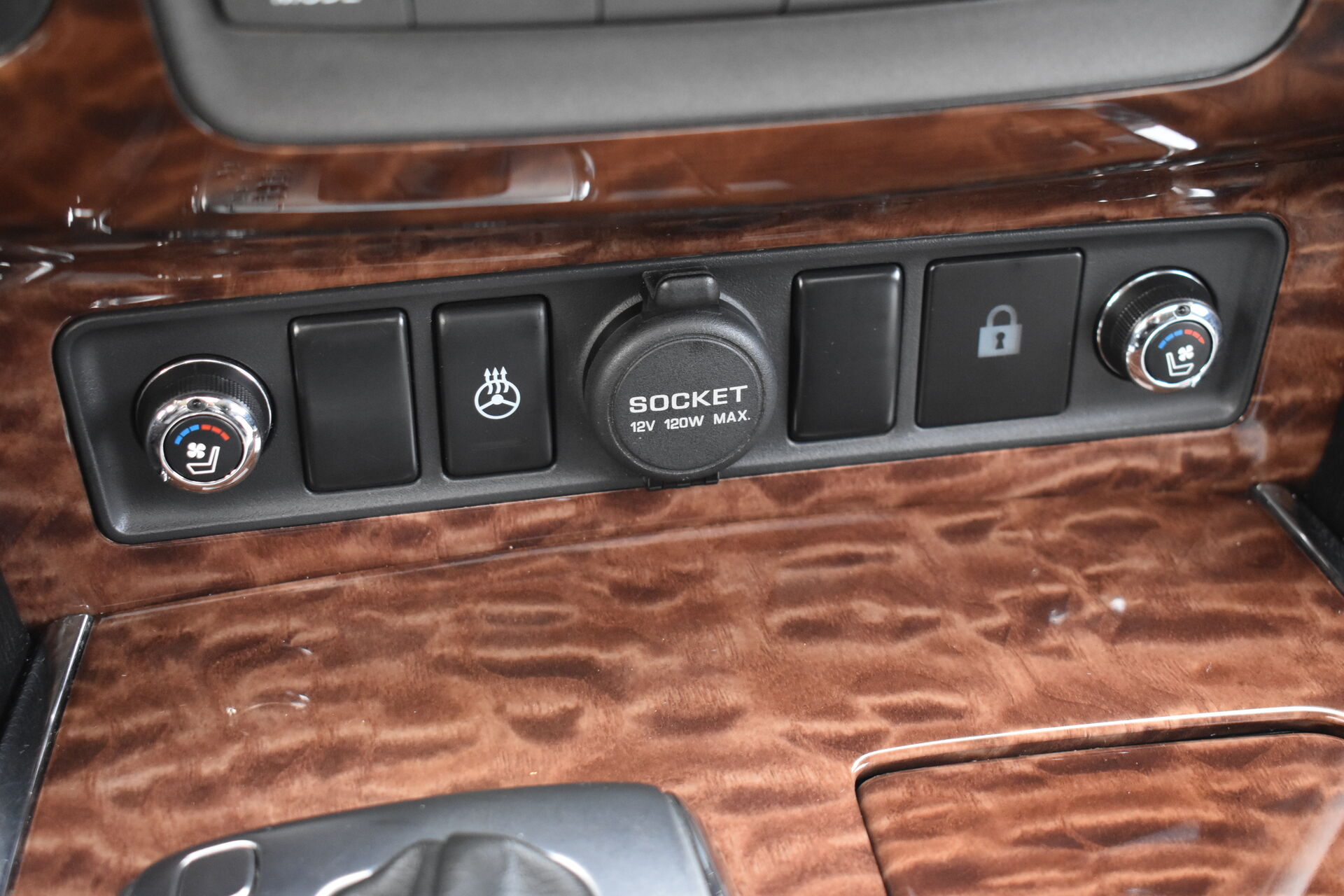 Nissan Patrol, VI (Y62) Рестайлинг 5.6 AT (405 л.с.) 4WD 2014