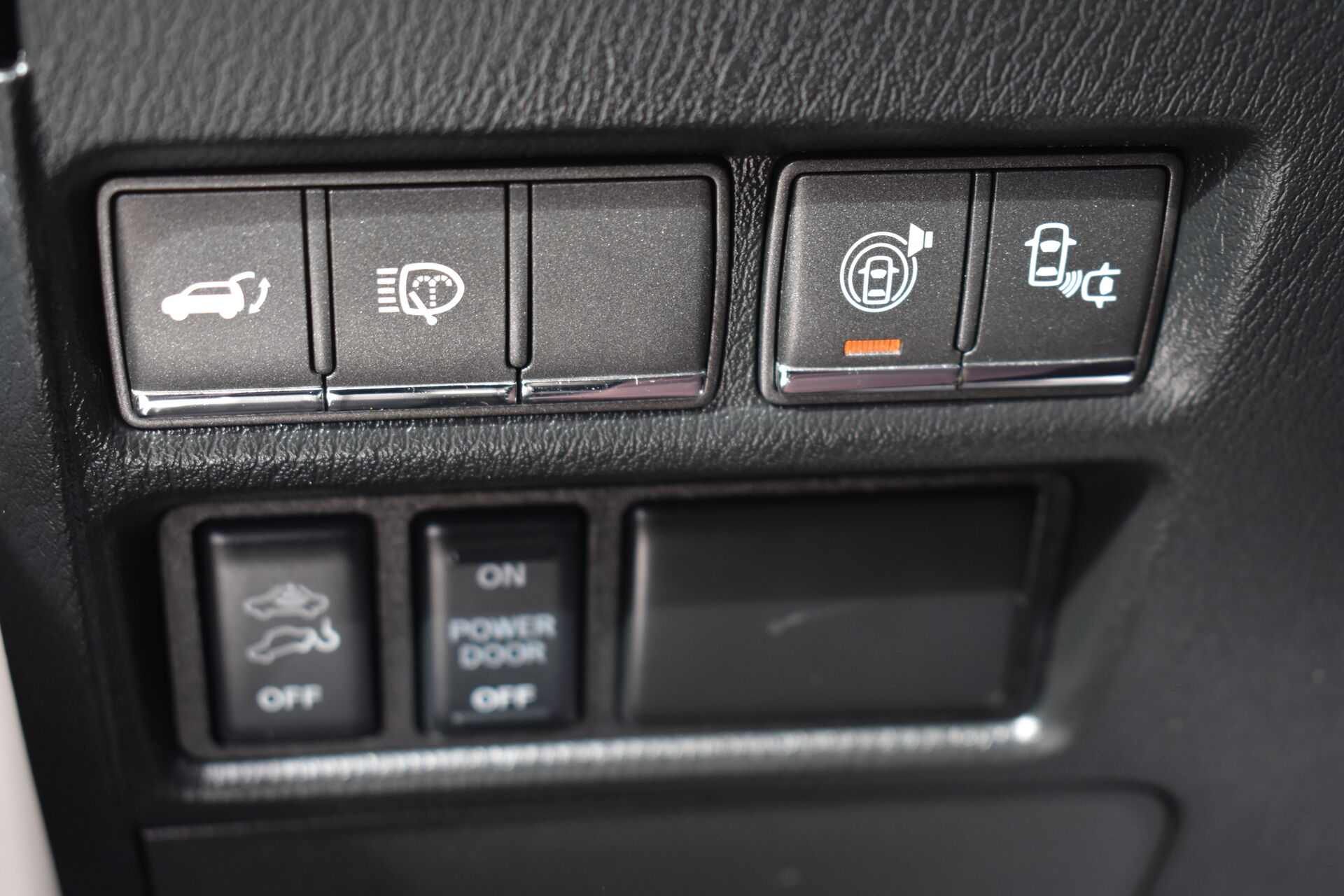 Nissan Patrol, VI (Y62) Рестайлинг 5.6 AT (405 л.с.) 4WD 2014