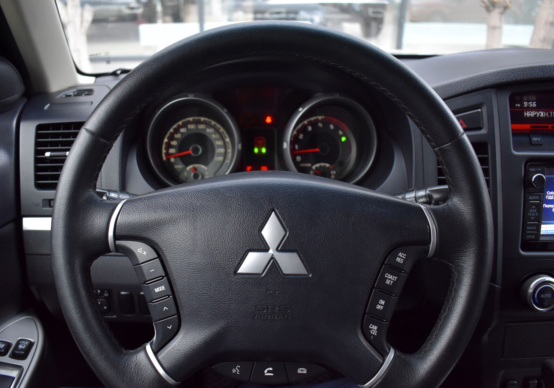 Mitsubishi Pajero, IV Рестайлинг 1 3.2d AT (200 л.с.) 4WD 2013