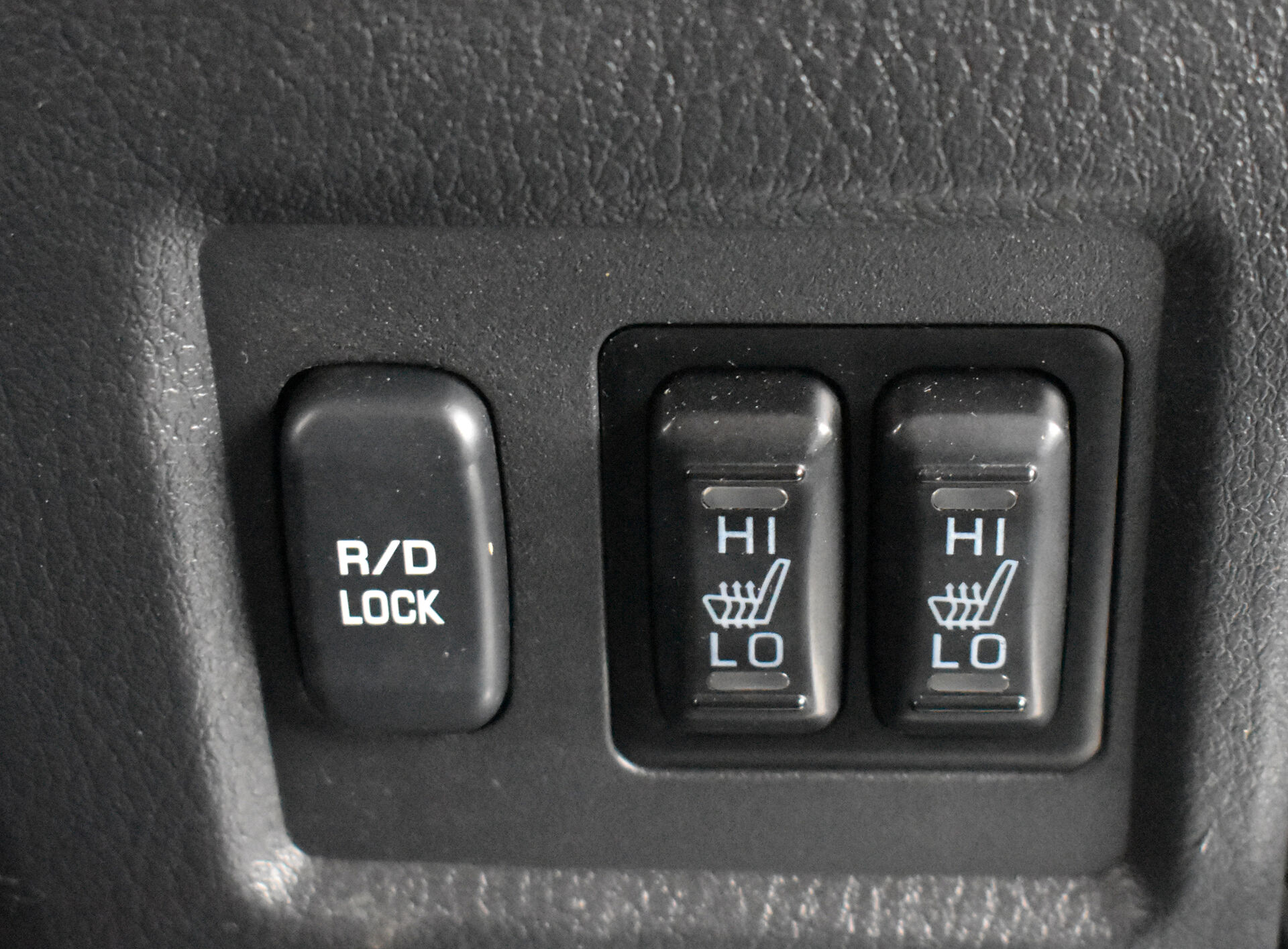 Mitsubishi Pajero, IV Рестайлинг 1 3.2d AT (200 л.с.) 4WD 2013