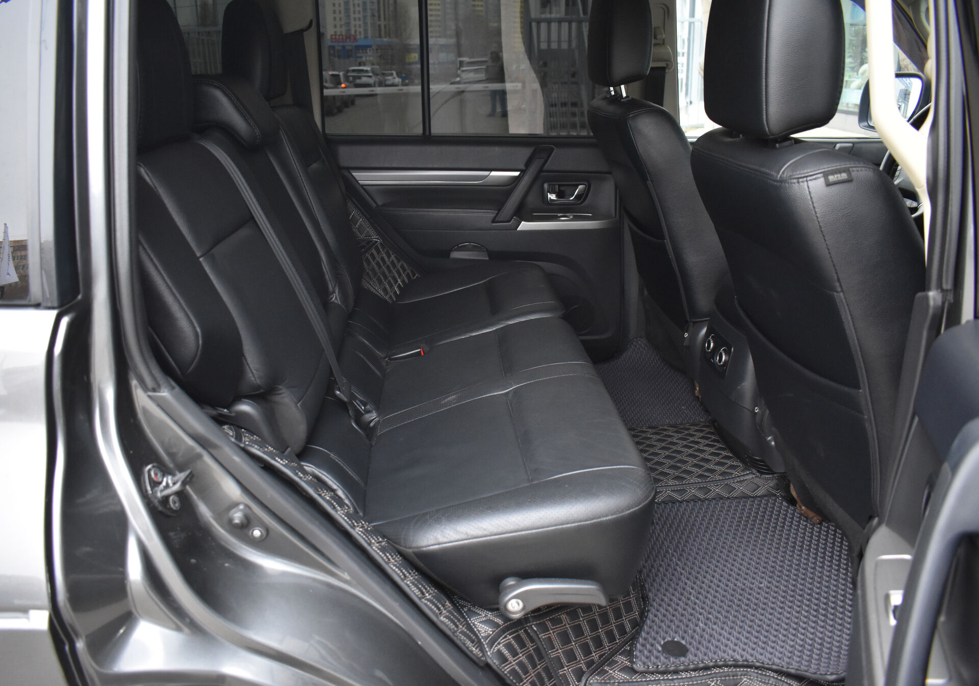 Mitsubishi Pajero, IV Рестайлинг 1 3.2d AT (200 л.с.) 4WD 2013