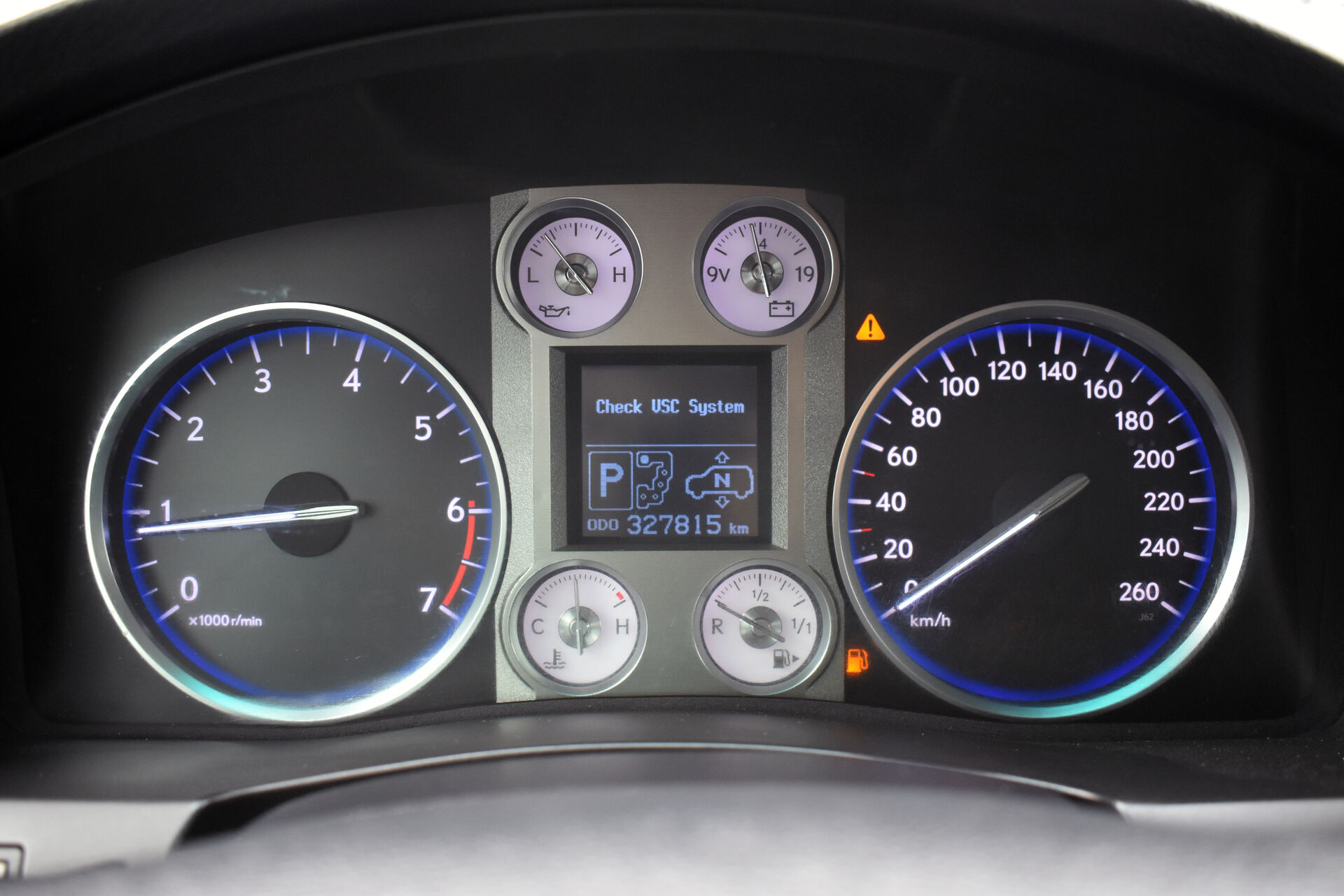 Lexus LX, III 570 5.7 AT (383 л.с.) 4WD 2008