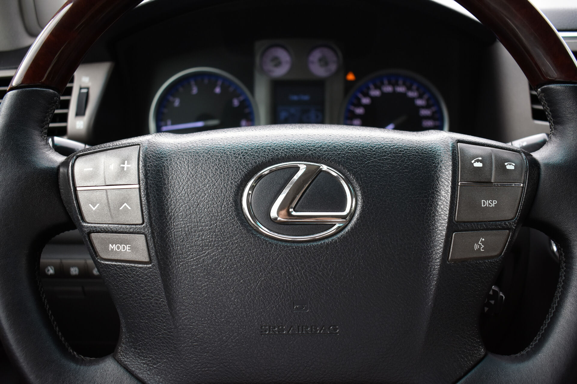 Lexus LX, III 570 5.7 AT (383 л.с.) 4WD 2008
