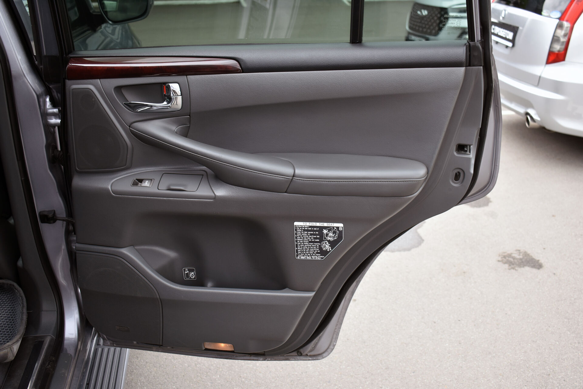 Lexus LX, III 570 5.7 AT (383 л.с.) 4WD 2008