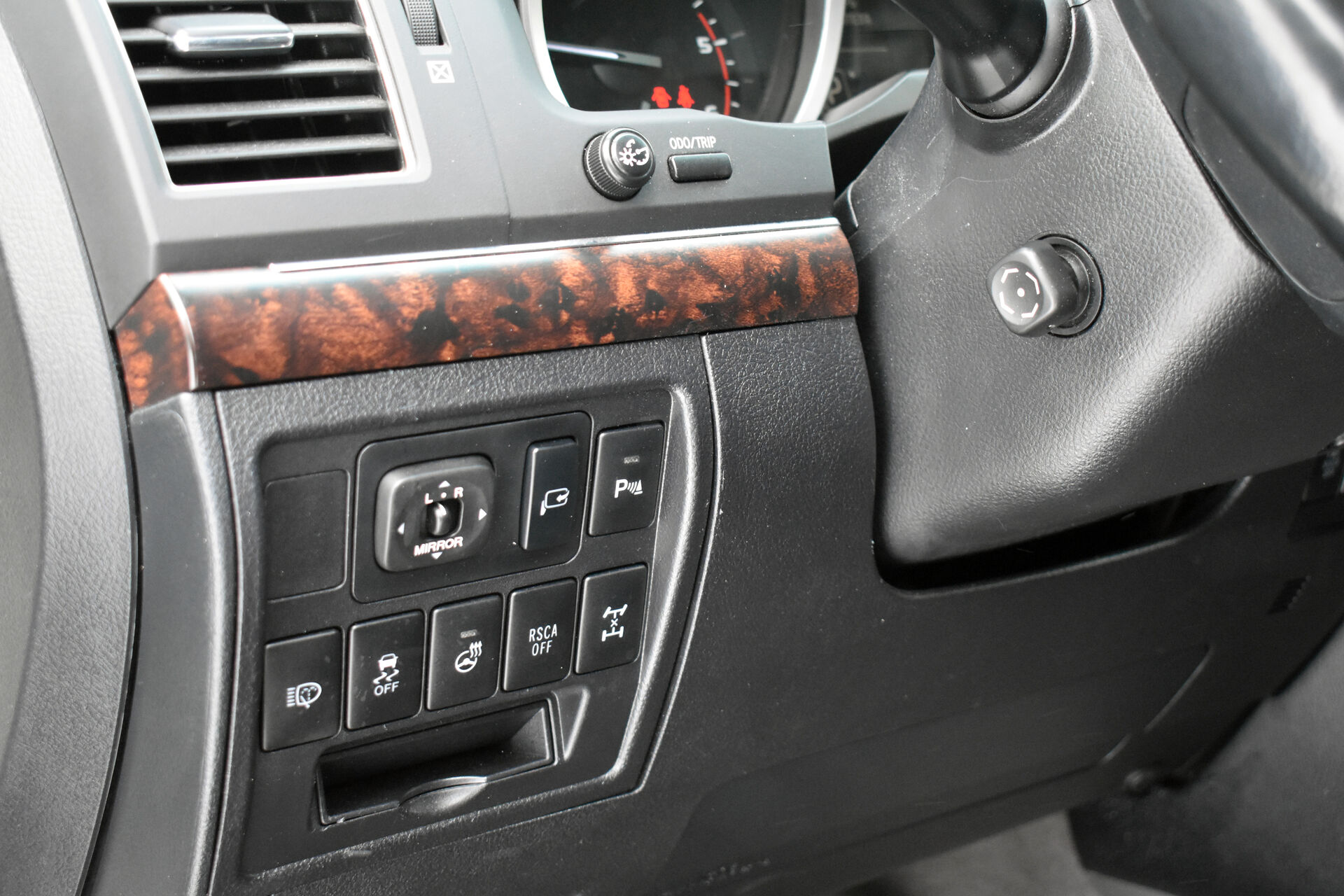 Toyota Land Cruiser, 70 Series Рестайлинг 1 76 4.5d AT (202 л.с.) 4WD 2012