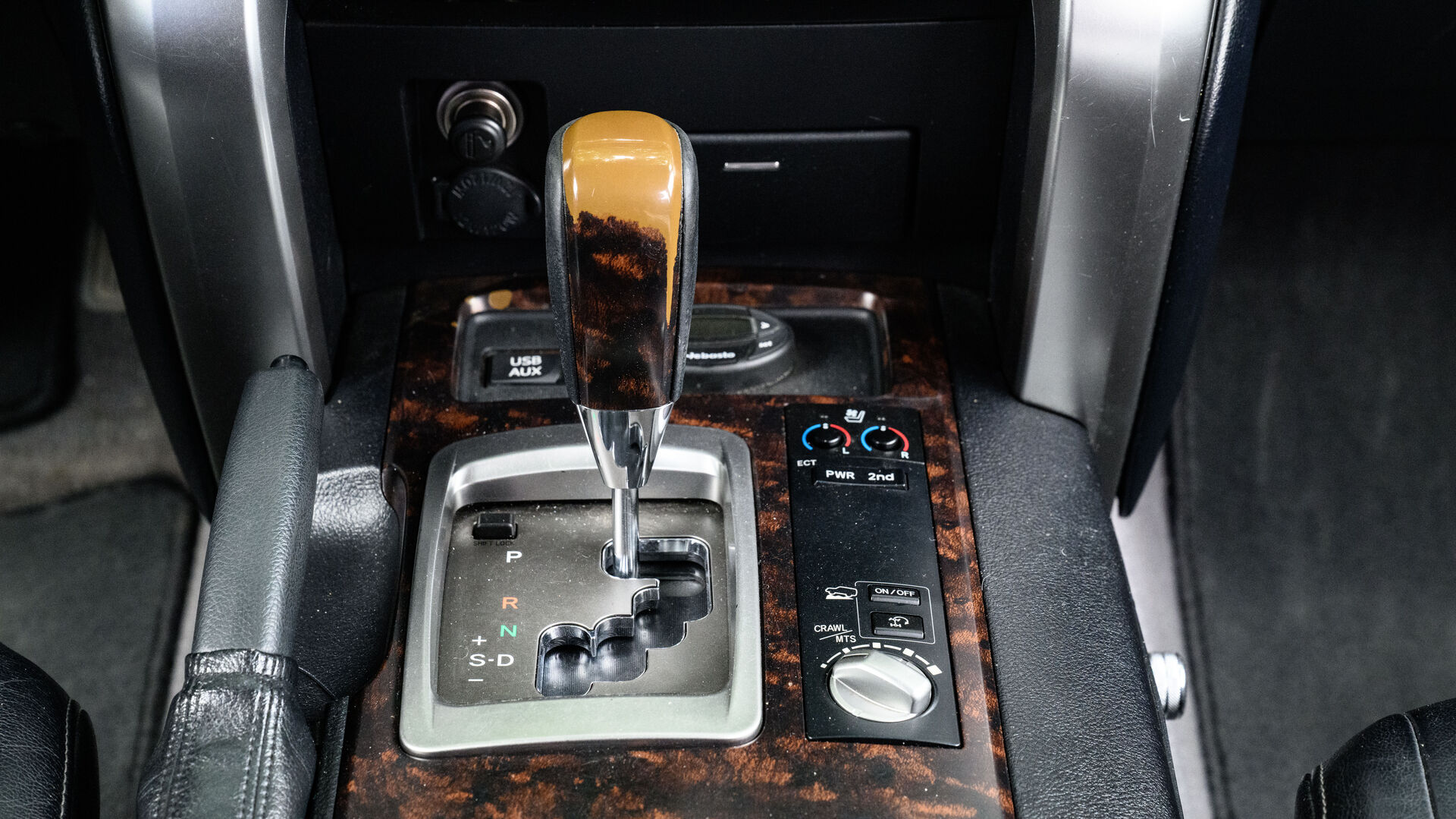Toyota Land Cruiser, 70 Series Рестайлинг 1 76 4.5d AT (202 л.с.) 4WD 2012