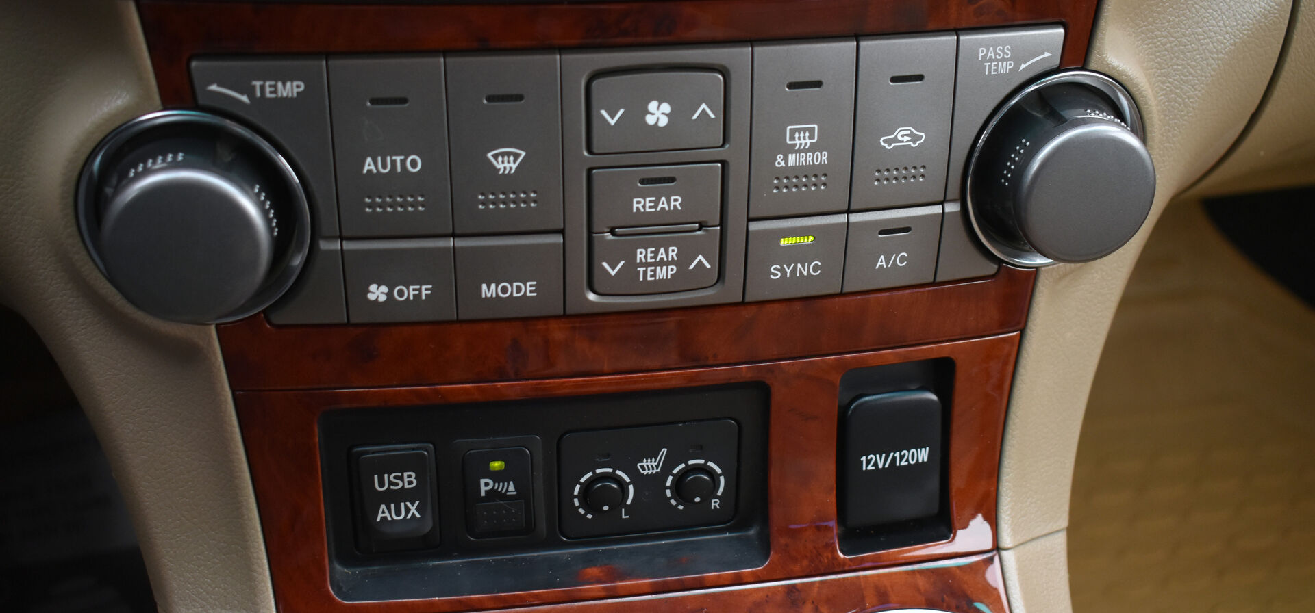 Toyota Highlander, II (U40) Рестайлинг 3.5 AT (273 л.с.) 4WD 2012