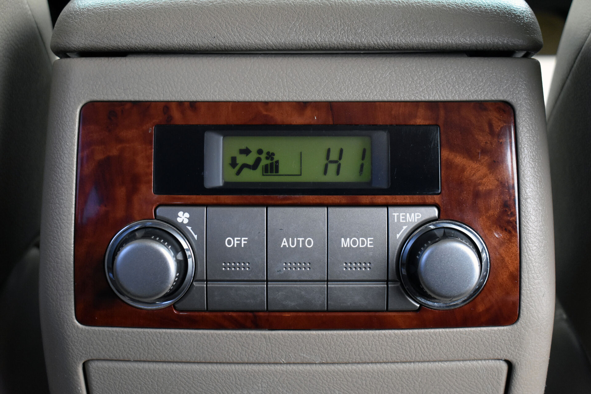 Toyota Highlander, II (U40) Рестайлинг 3.5 AT (273 л.с.) 4WD 2012