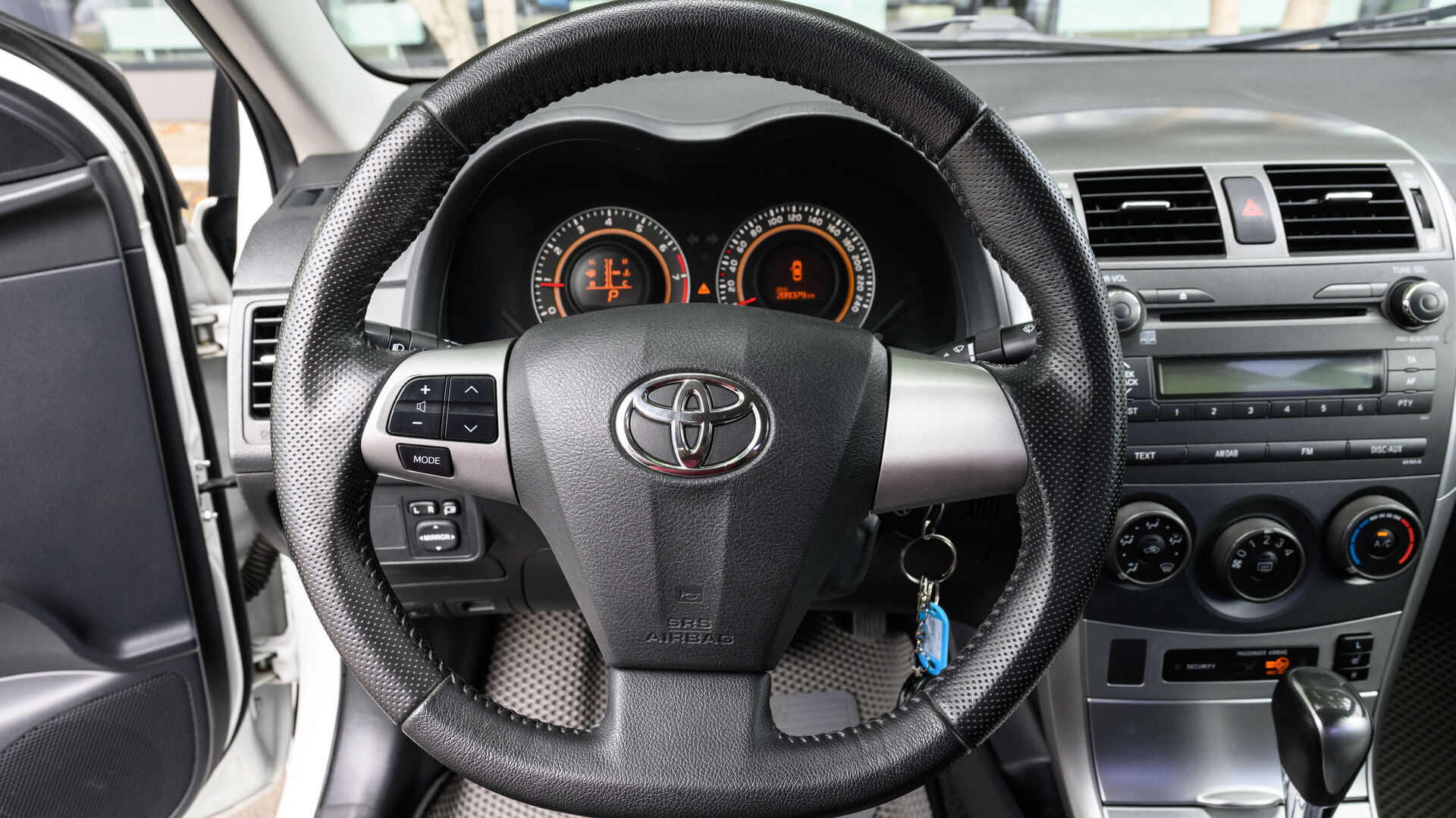 Toyota Corolla, X (E140, E150) Рестайлинг 1.6 AT (124 л.с.) 2011