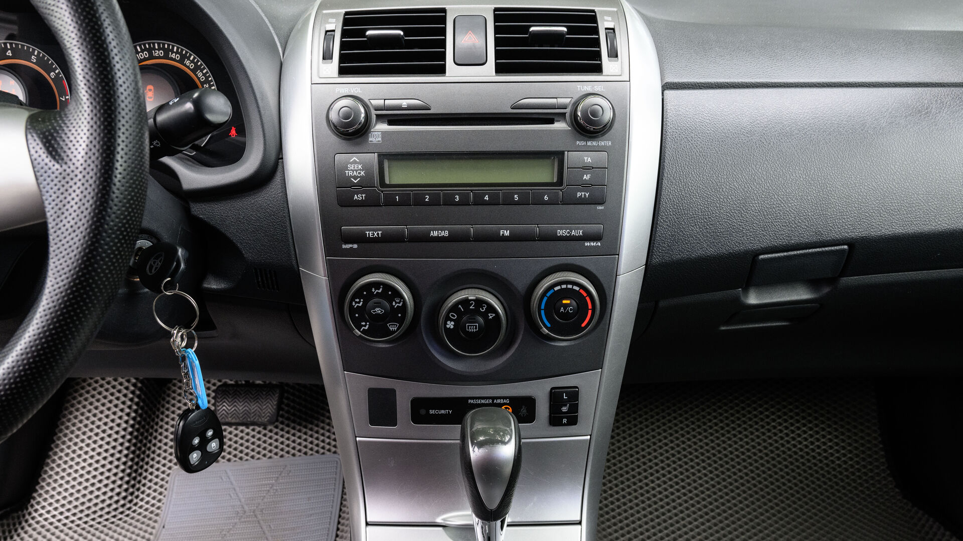 Toyota Corolla, X (E140, E150) Рестайлинг 1.6 AT (124 л.с.) 2011