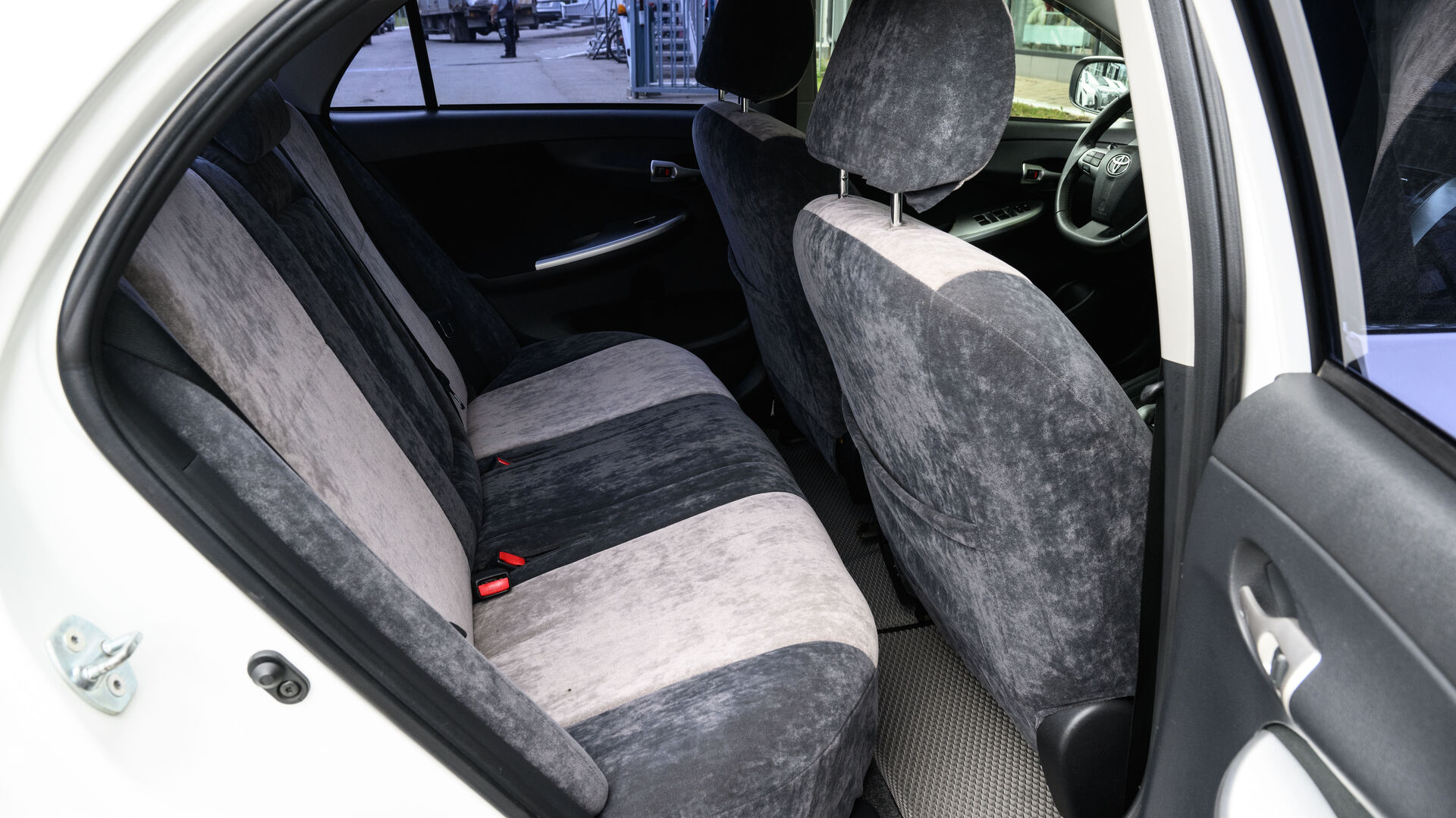 Toyota Corolla, X (E140, E150) Рестайлинг 1.6 AT (124 л.с.) 2011