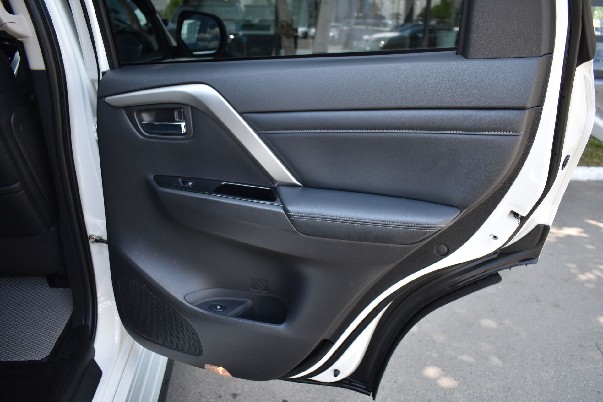 Mitsubishi Pajero Sport, III Рестайлинг 2.4d AT (181 л.с.) 4WD 2021