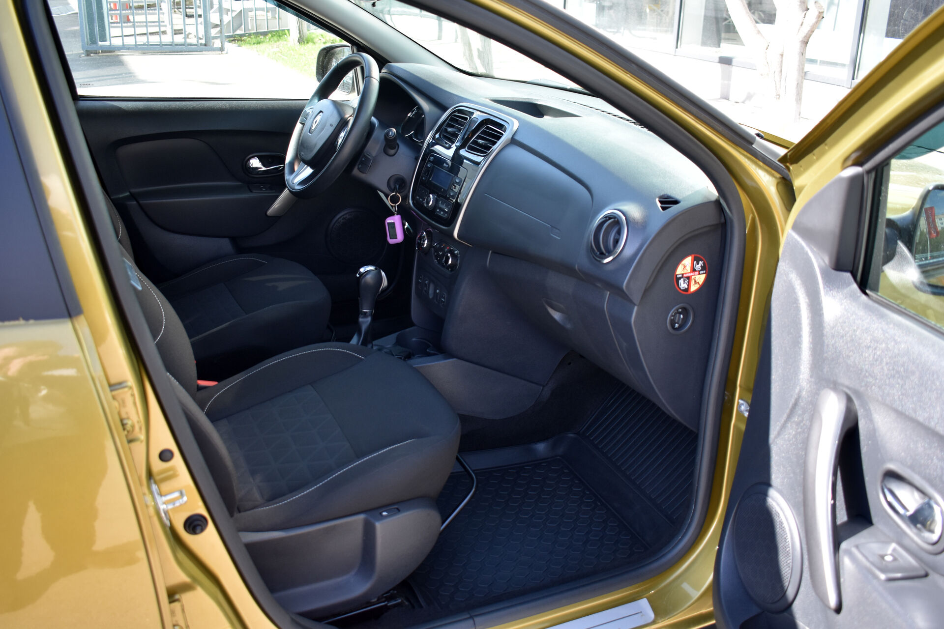 Renault Sandero, II Stepway 1.6 AT (102 л.с.) 2017