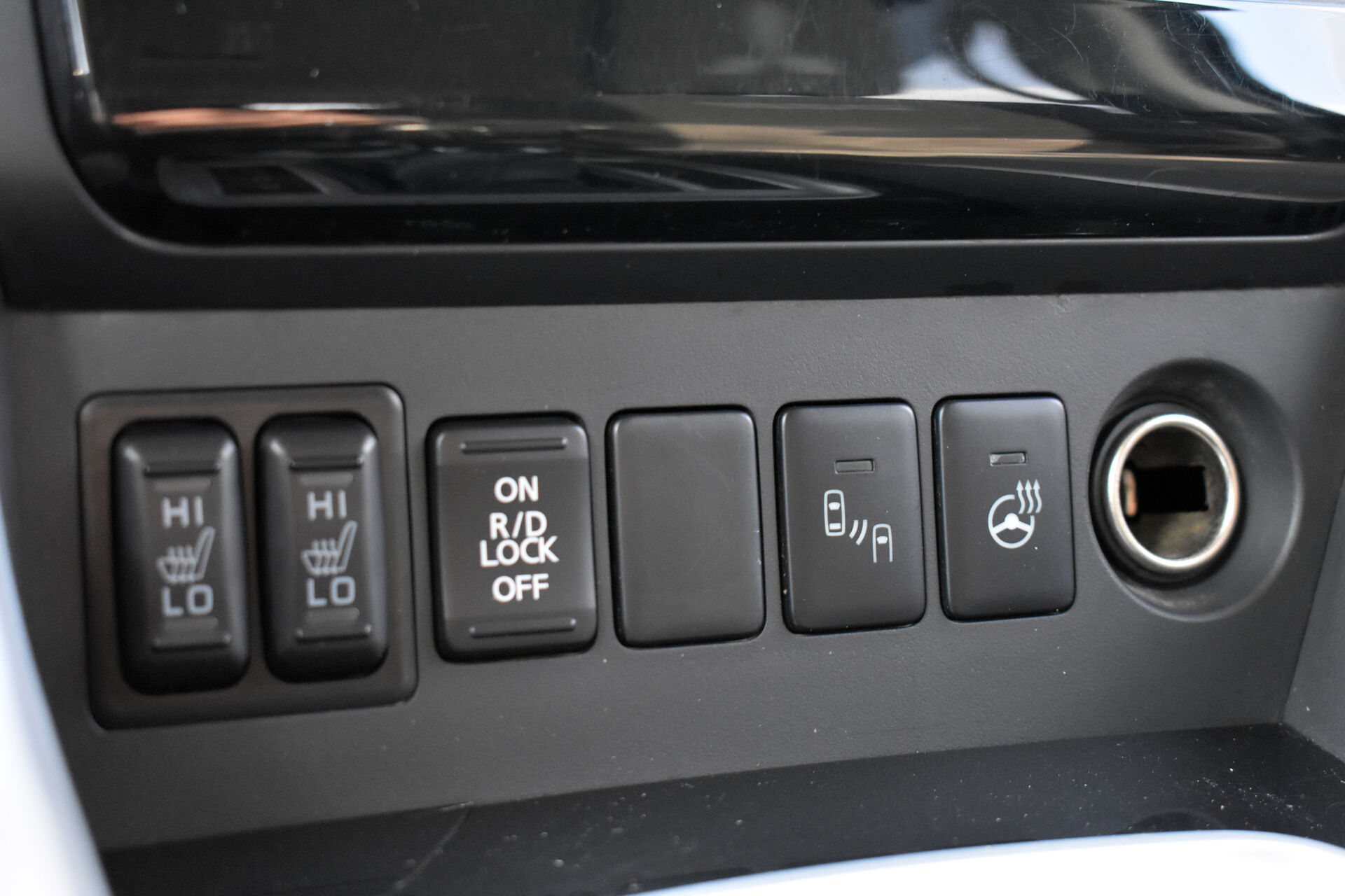 Mitsubishi Pajero Sport, III 2.4d AT (181 л.с.) 4WD 2017