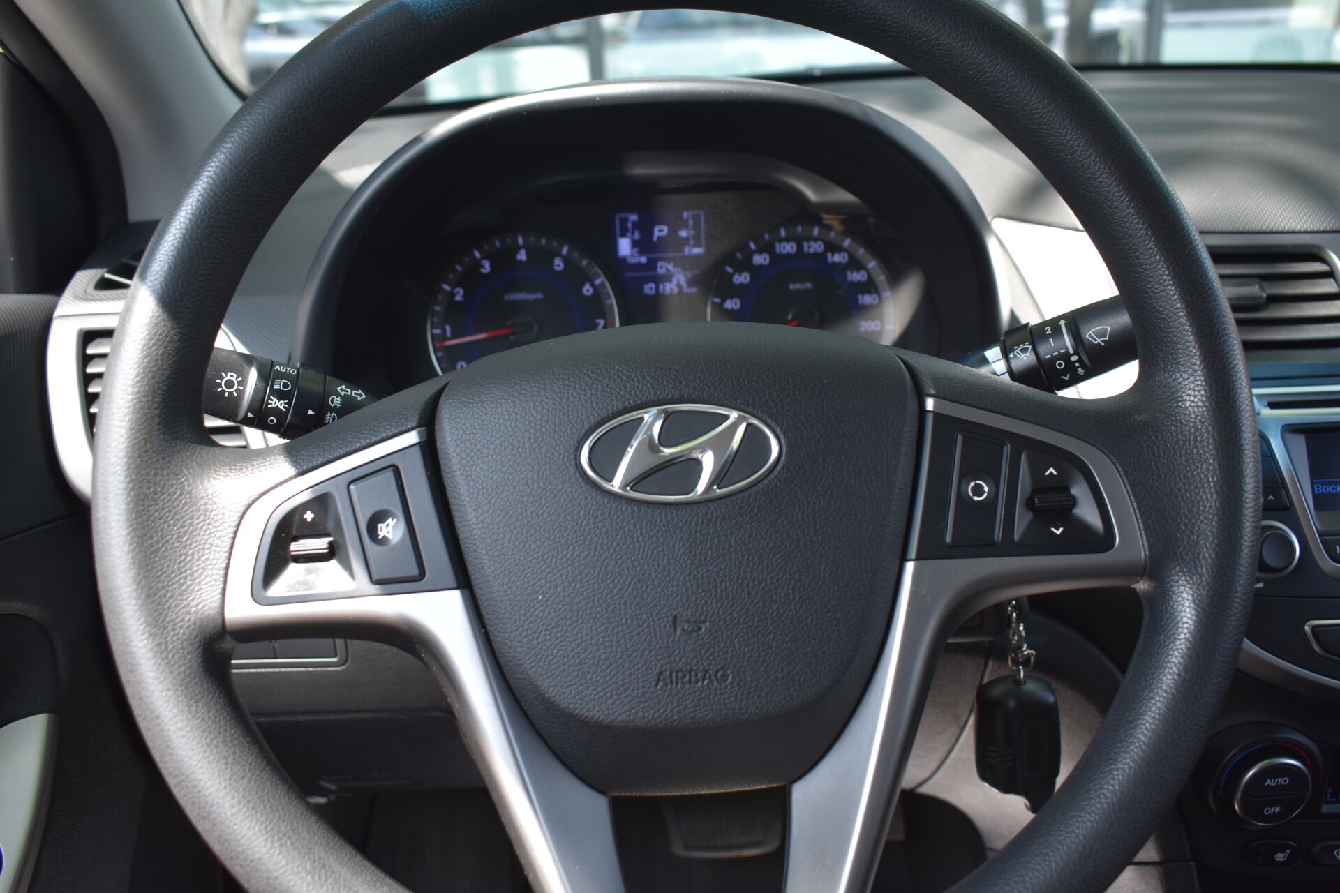 Hyundai Solaris, I Рестайлинг 1.6 AT (123 л.с.) 2015