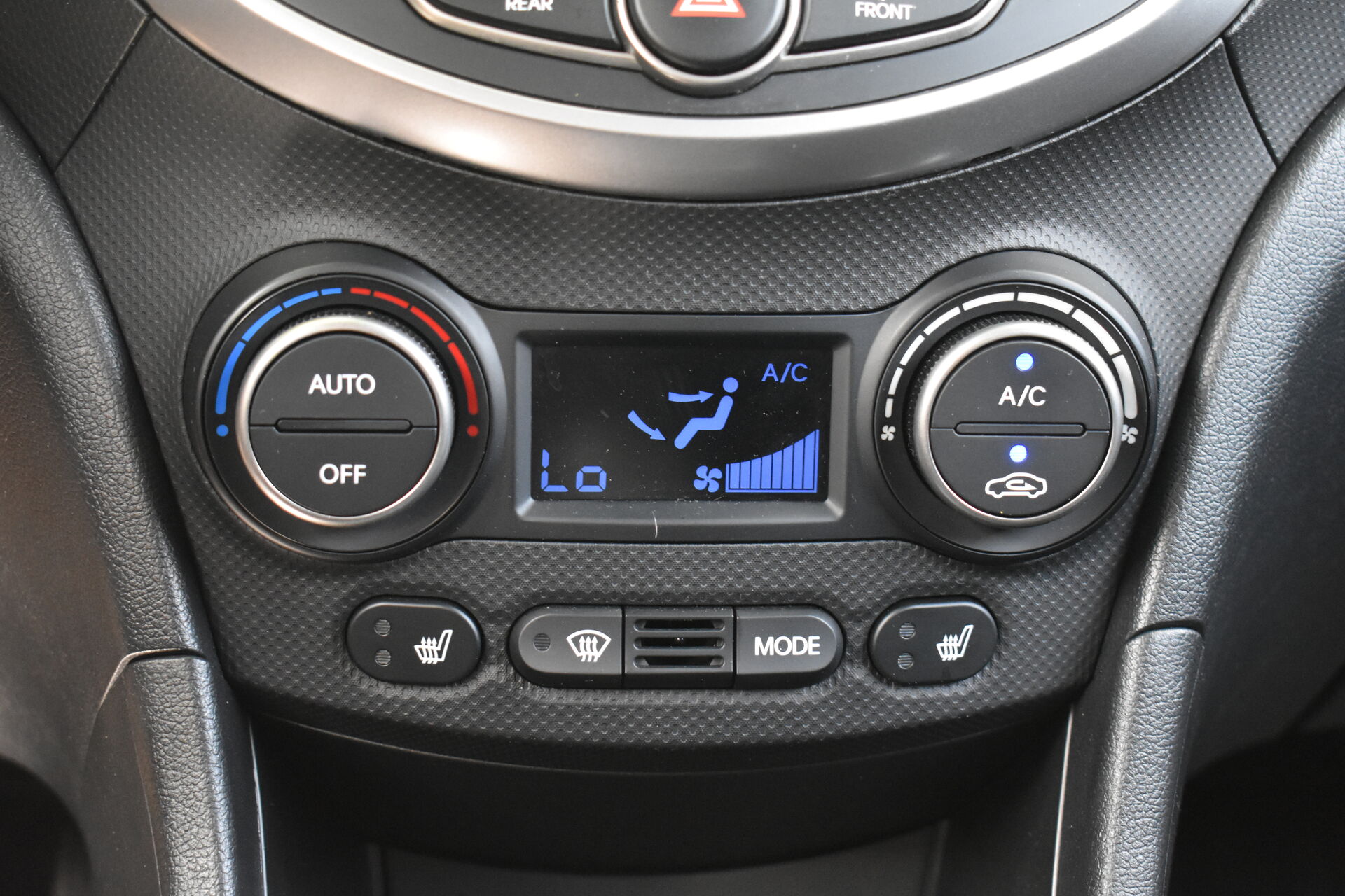 Hyundai Solaris, I Рестайлинг 1.6 AT (123 л.с.) 2015