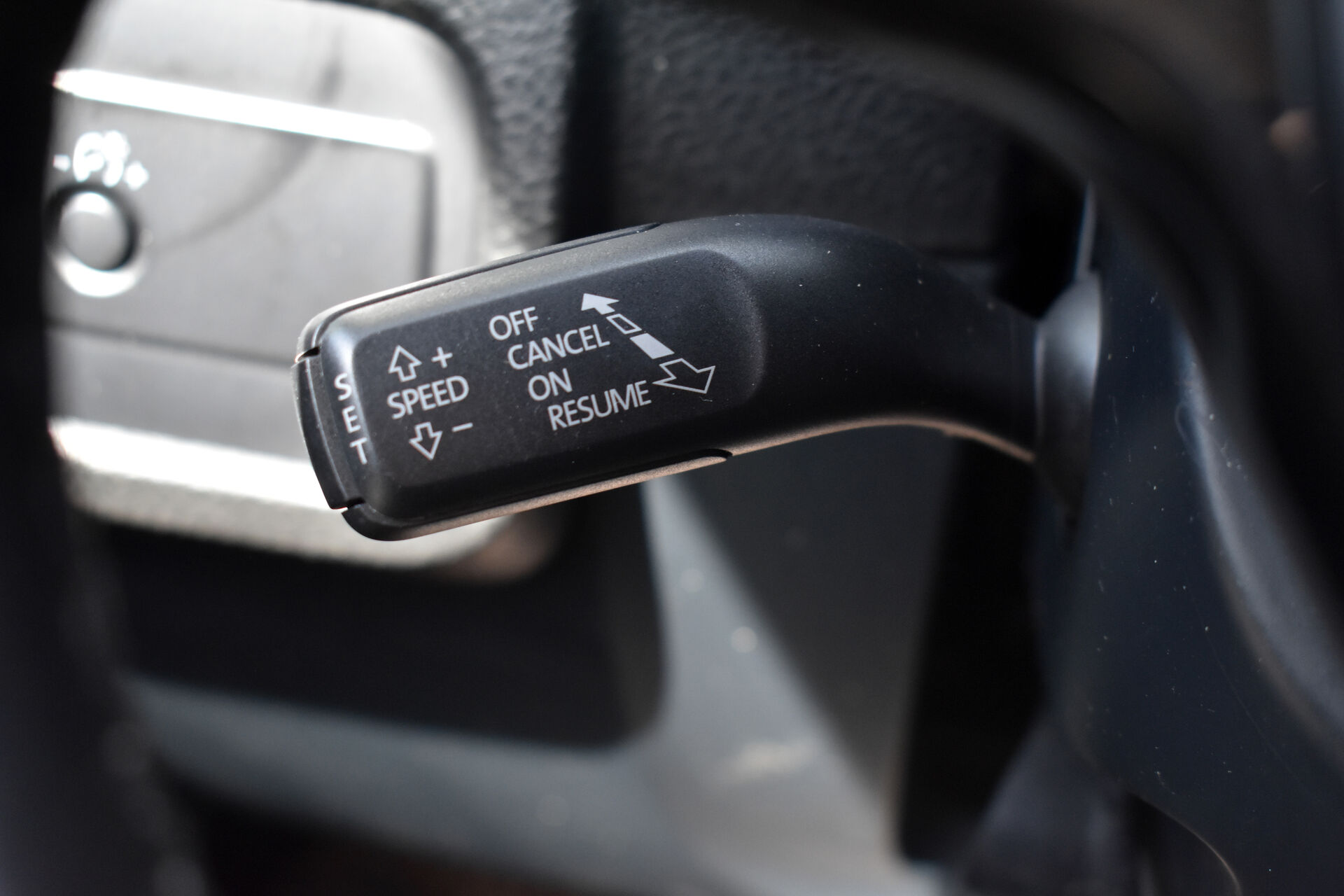 Volkswagen Touareg, II 3.6 AT (249 л.с.) 4WD 2012
