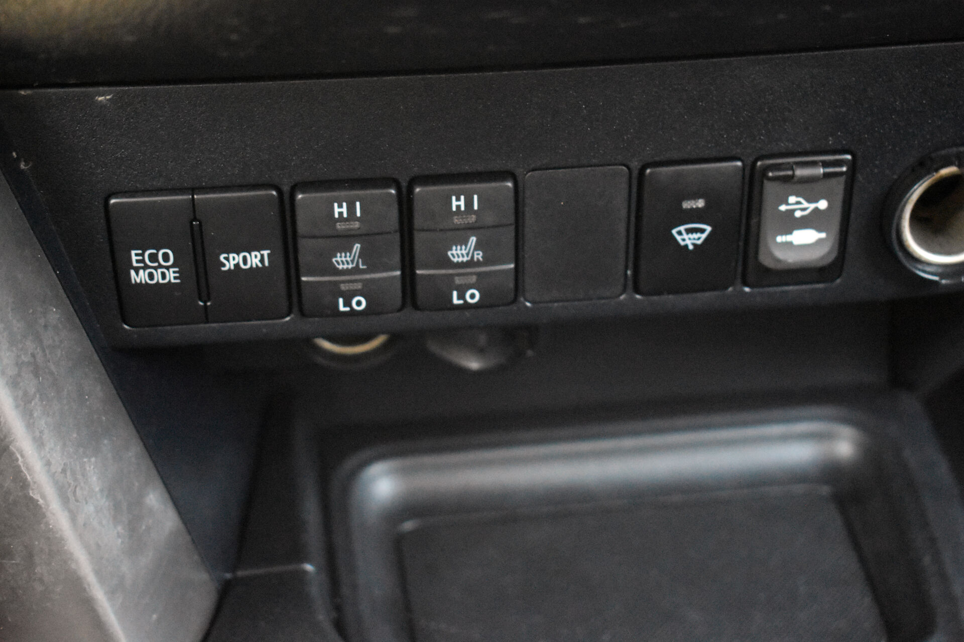 Toyota RAV4, IV (XA40) 2.0 CVT (146 л.с.) 2014