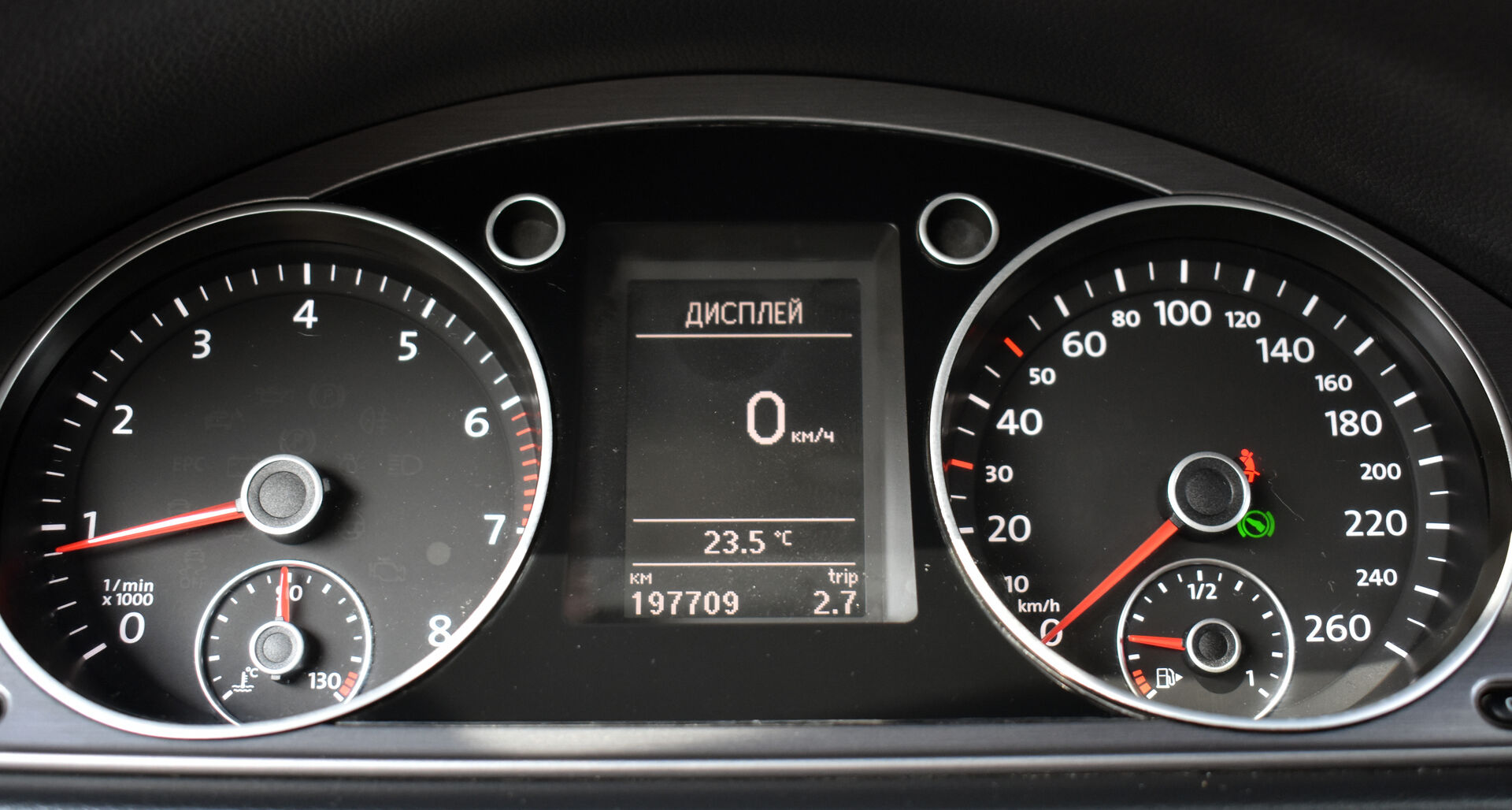 Volkswagen Passat, B7 1.8 AMT (152 л.с.) 2011