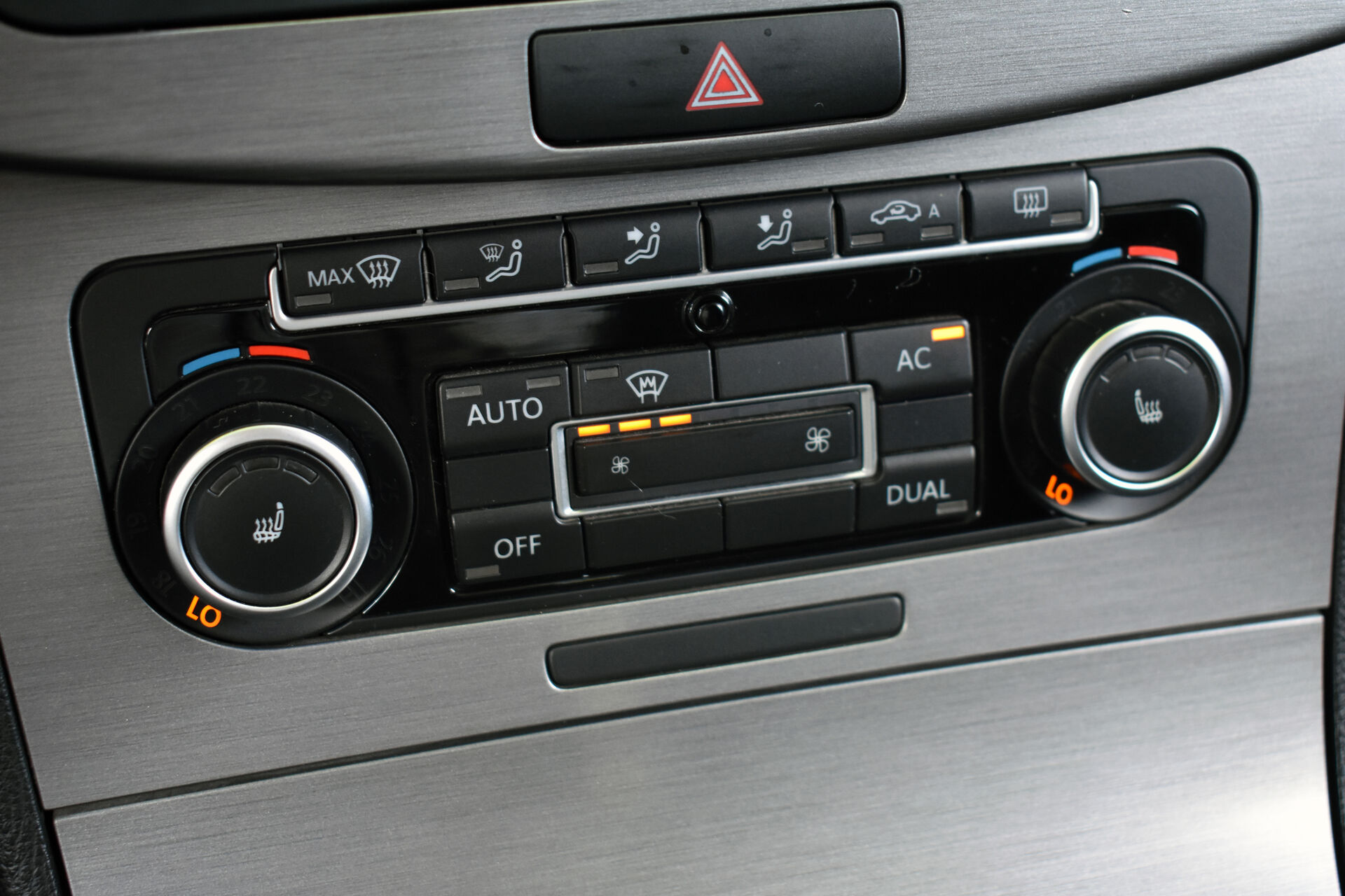 Volkswagen Passat, B7 1.8 AMT (152 л.с.) 2011