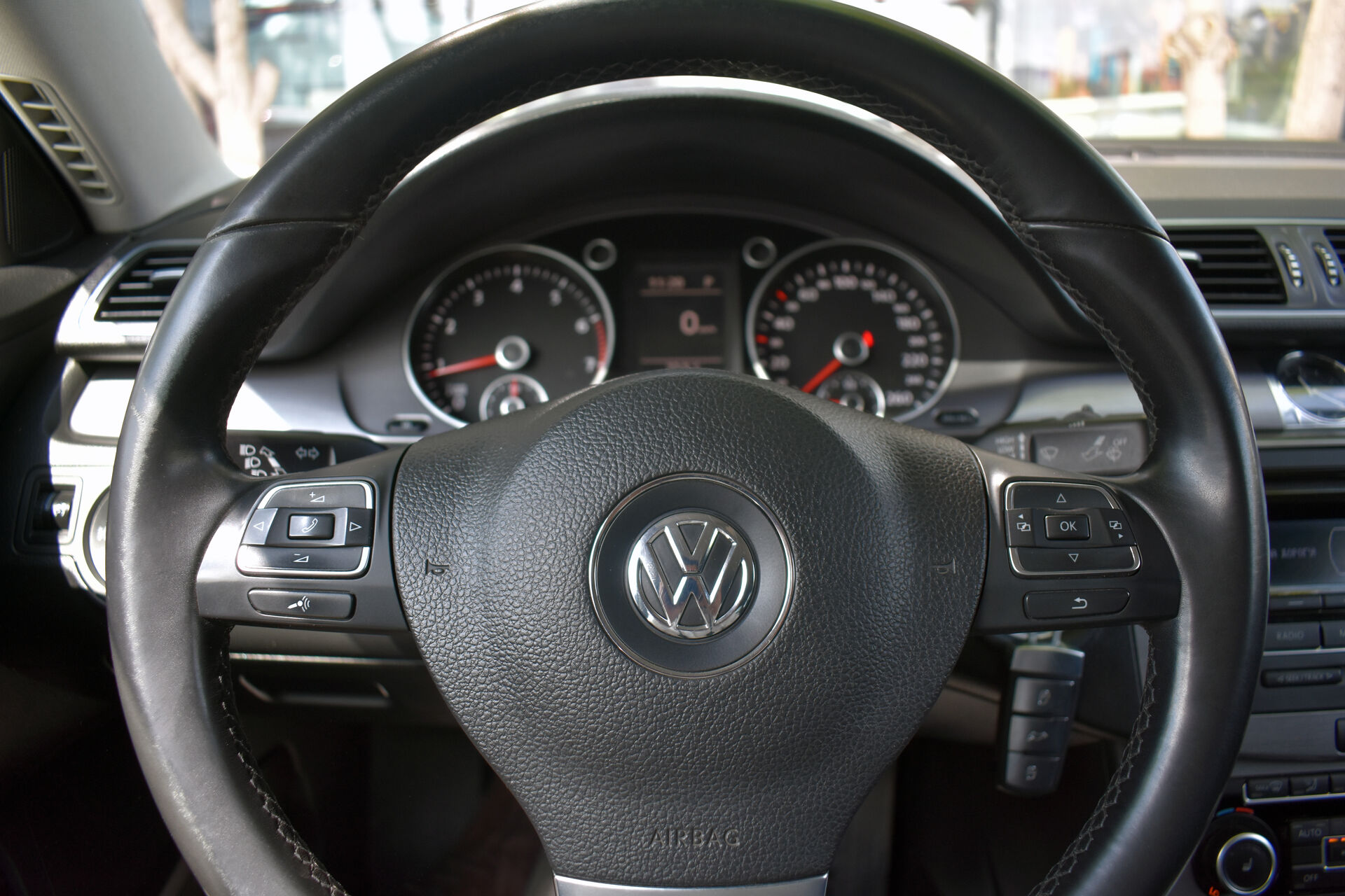 Volkswagen Passat, B7 1.8 AMT (152 л.с.) 2011