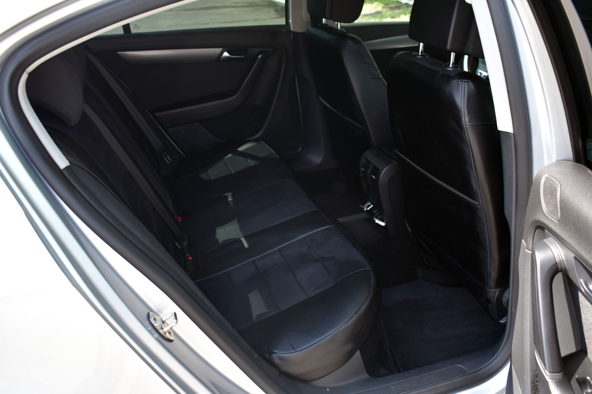 Volkswagen Passat, B7 1.8 AMT (152 л.с.) 2011