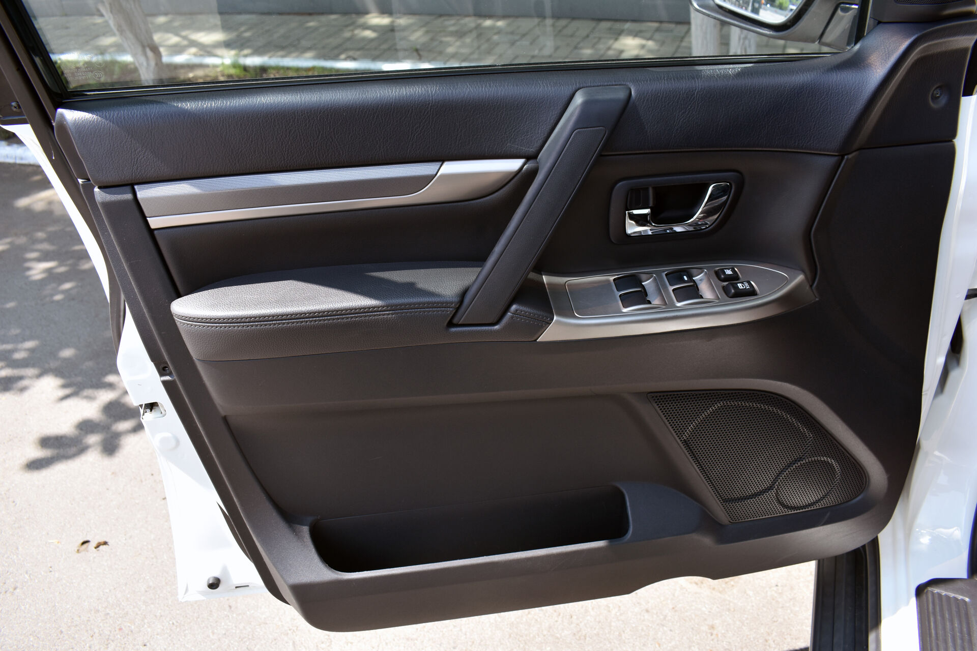 Mitsubishi Pajero, IV Рестайлинг 1 3.0 AT (178 л.с.) 4WD 2013