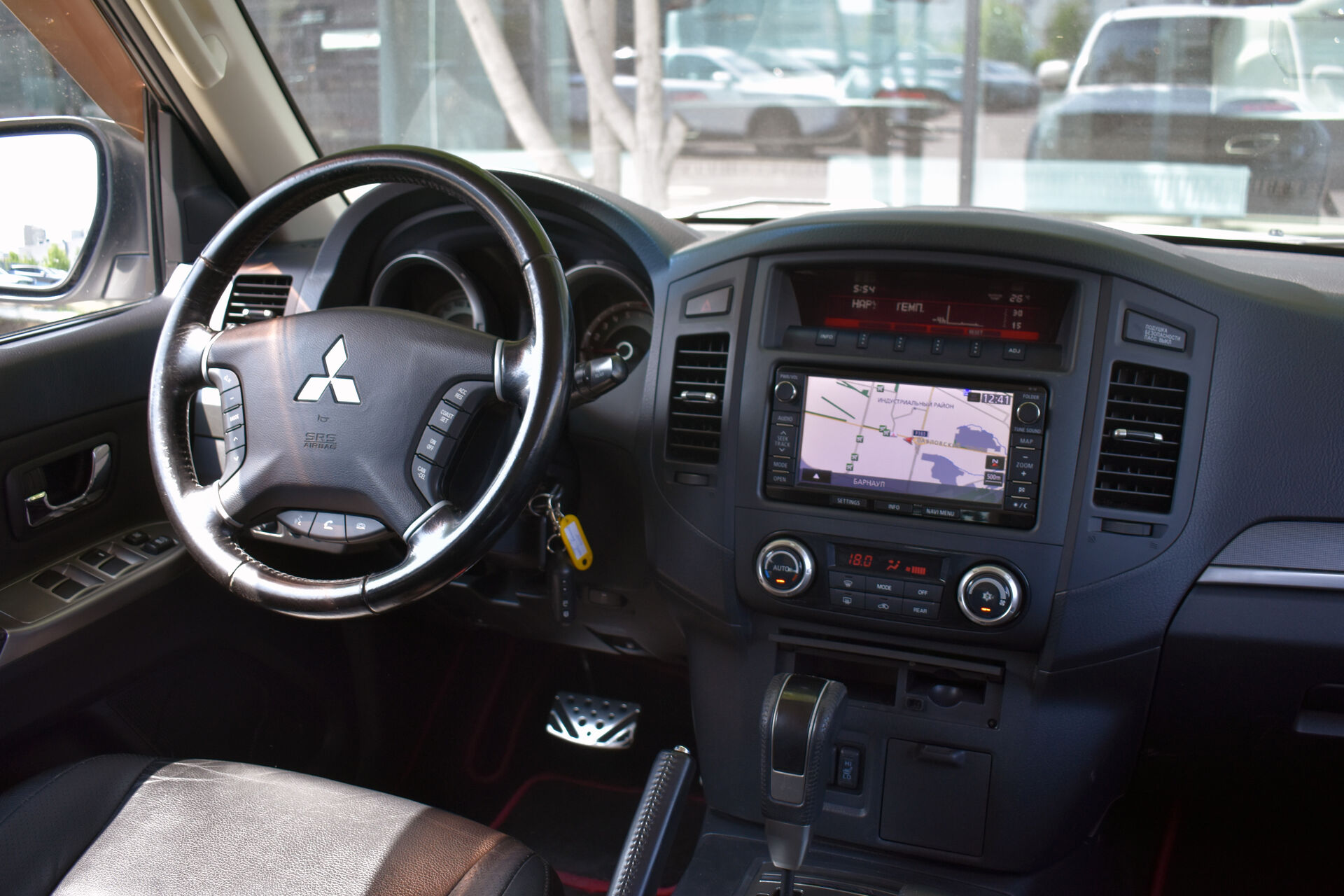 Mitsubishi Pajero, IV Рестайлинг 1 3.0 AT (178 л.с.) 4WD 2013