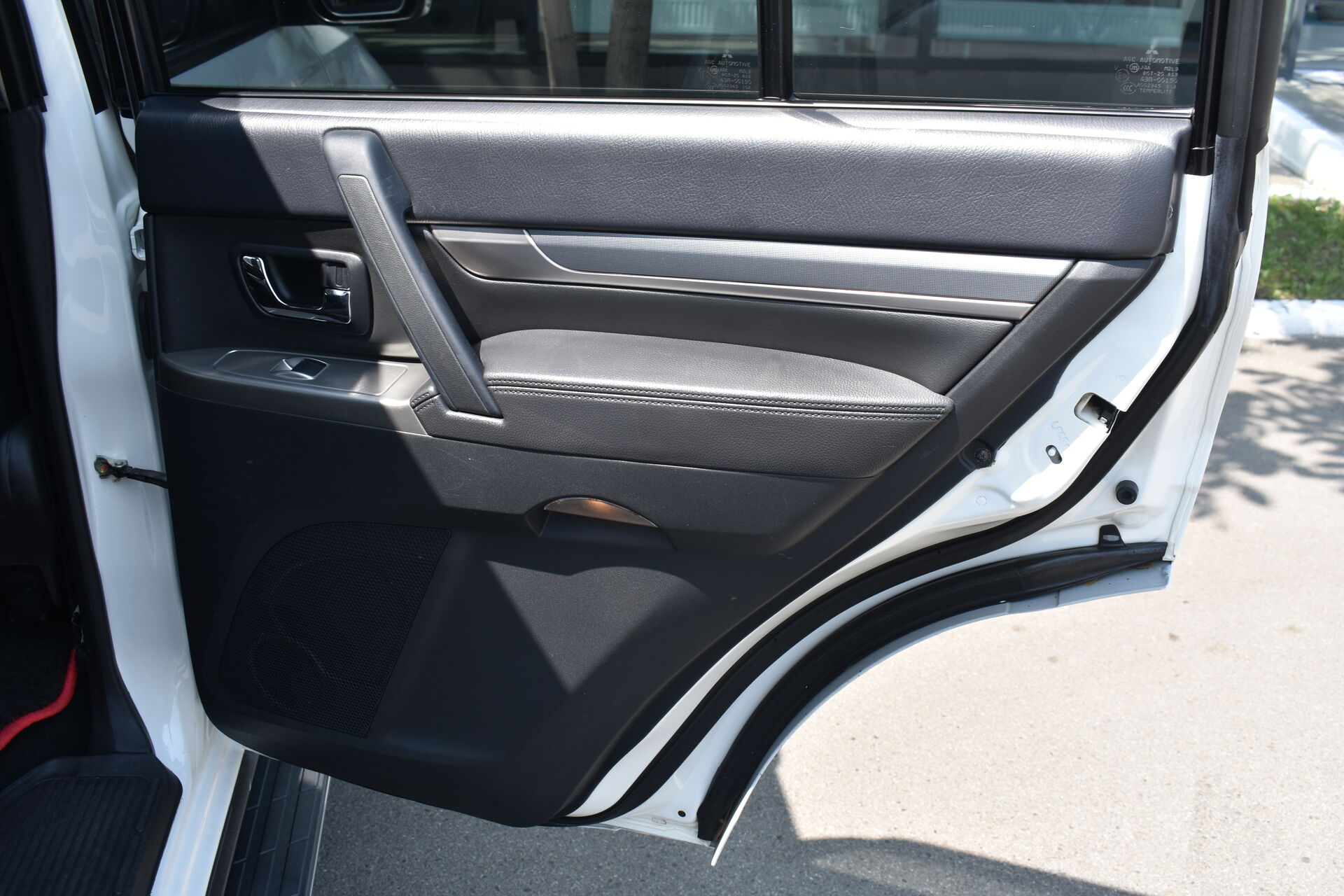 Mitsubishi Pajero, IV Рестайлинг 1 3.0 AT (178 л.с.) 4WD 2013