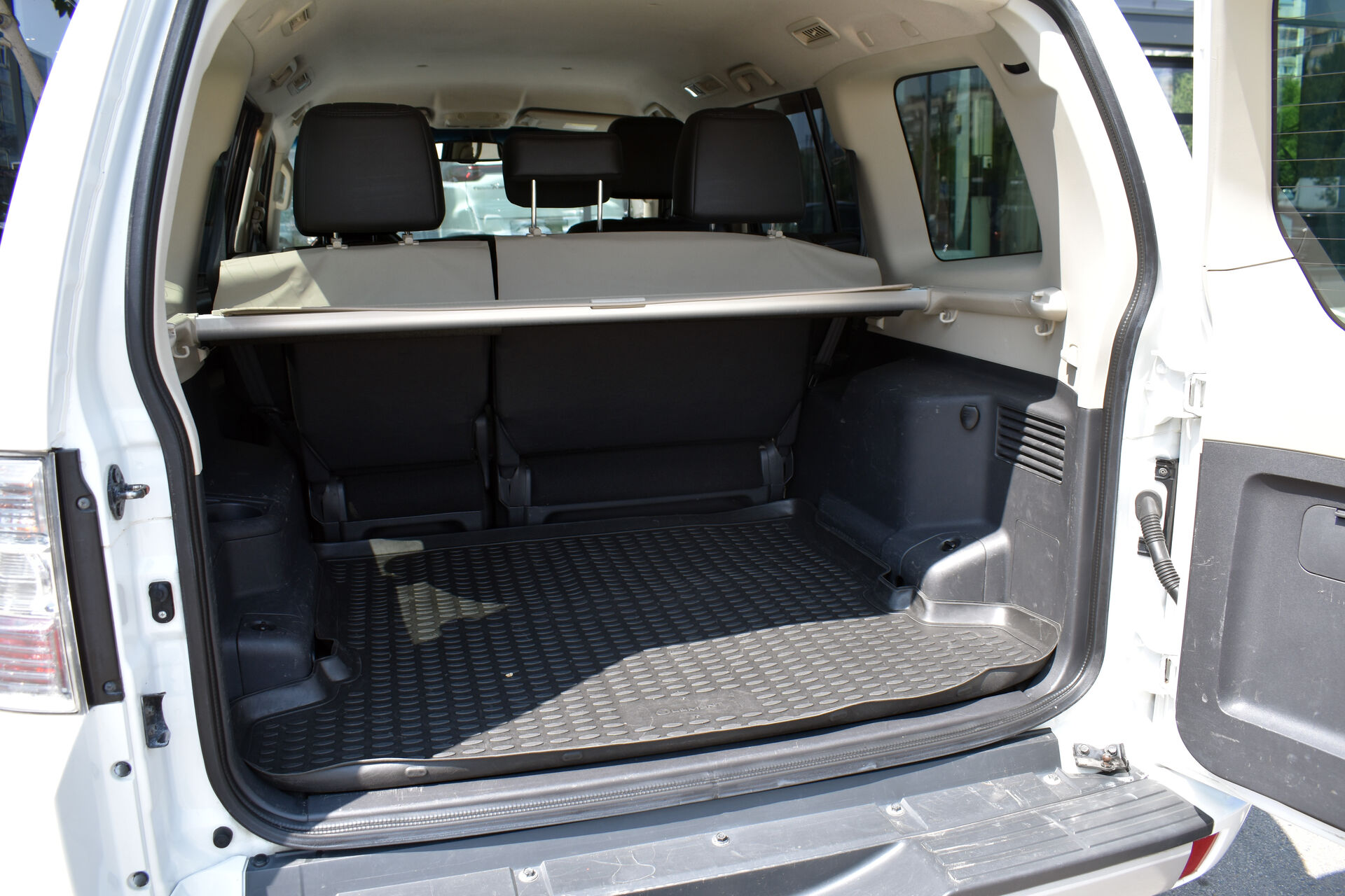 Mitsubishi Pajero, IV Рестайлинг 1 3.0 AT (178 л.с.) 4WD 2013