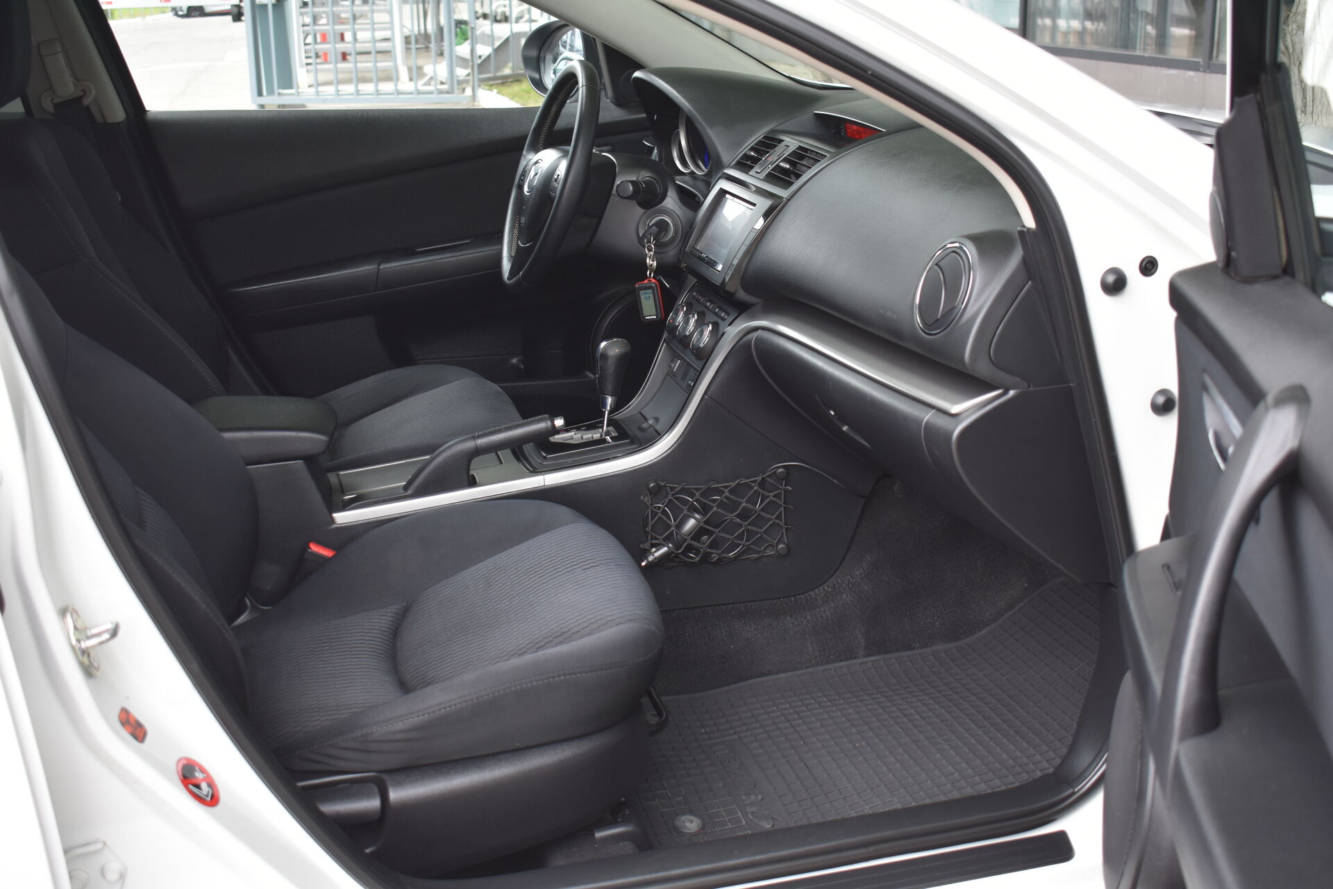 Mazda 6, II (GH) Рестайлинг 2.0 AT (147 л.с.) 2010