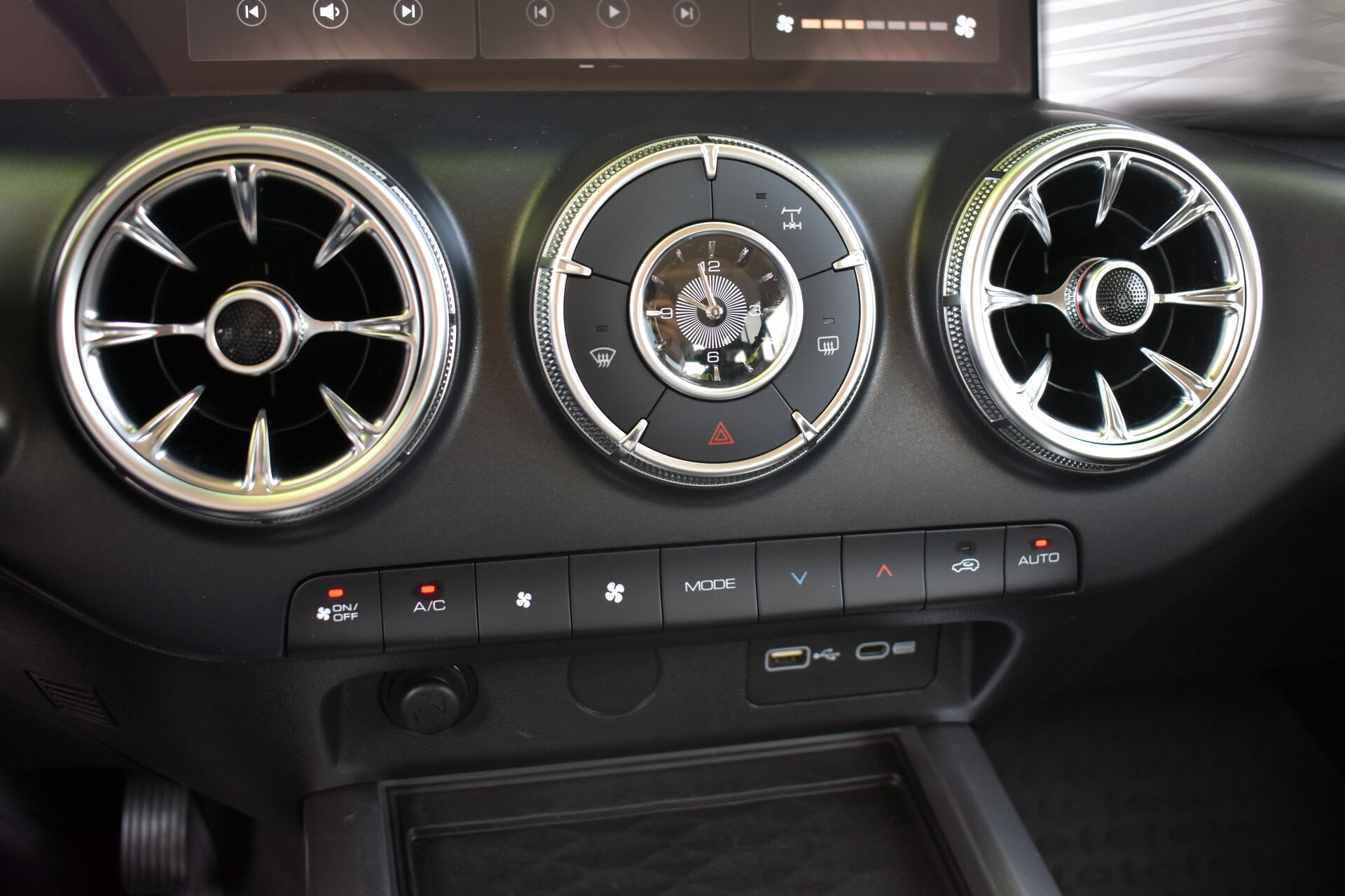 Tank 300, I 2.0 AT (220 л.с.) 4WD 2023