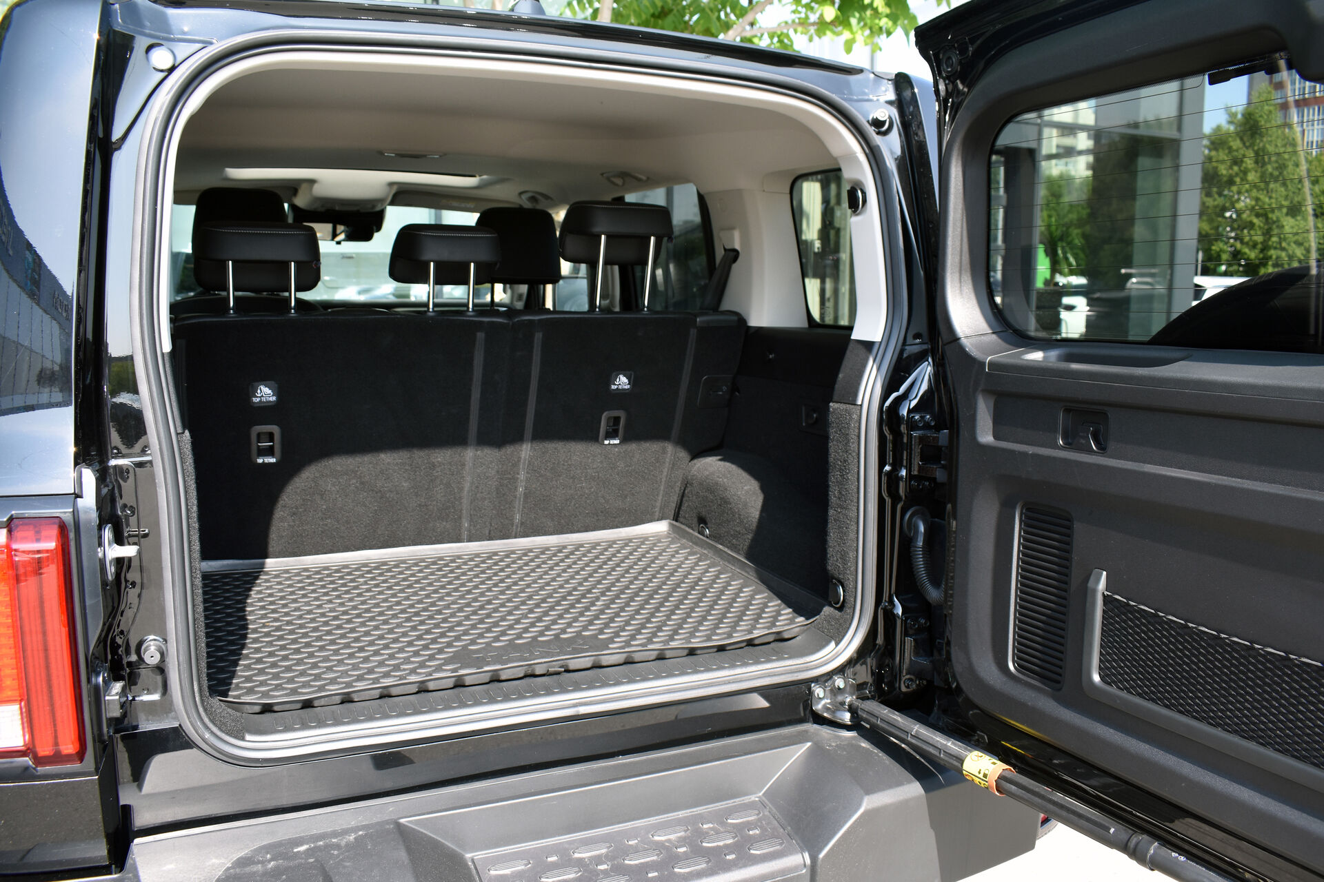 Tank 300, I 2.0 AT (220 л.с.) 4WD 2023