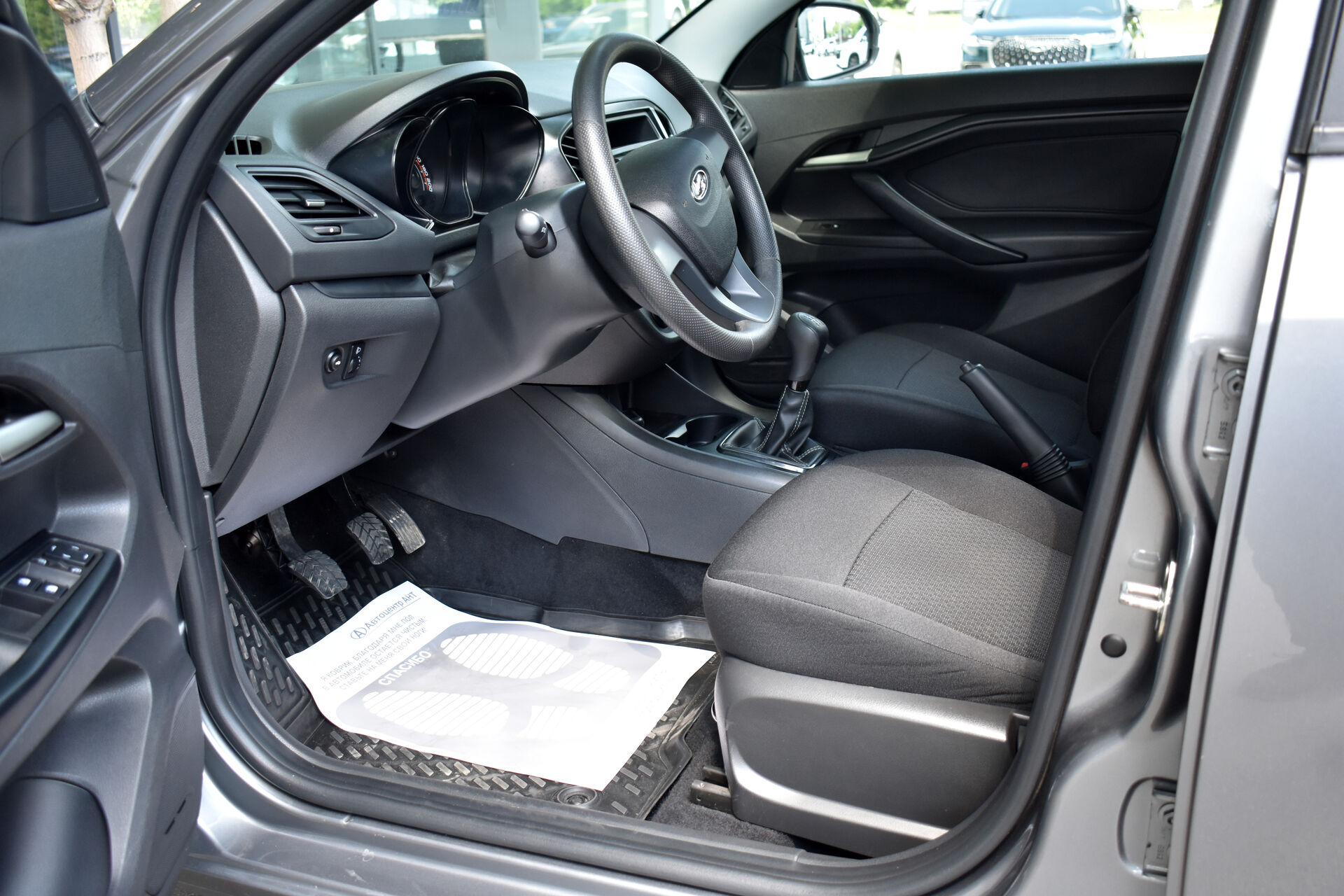 Lada (ВАЗ) Vesta, I 1.6 MT (106 л.с.) 2017