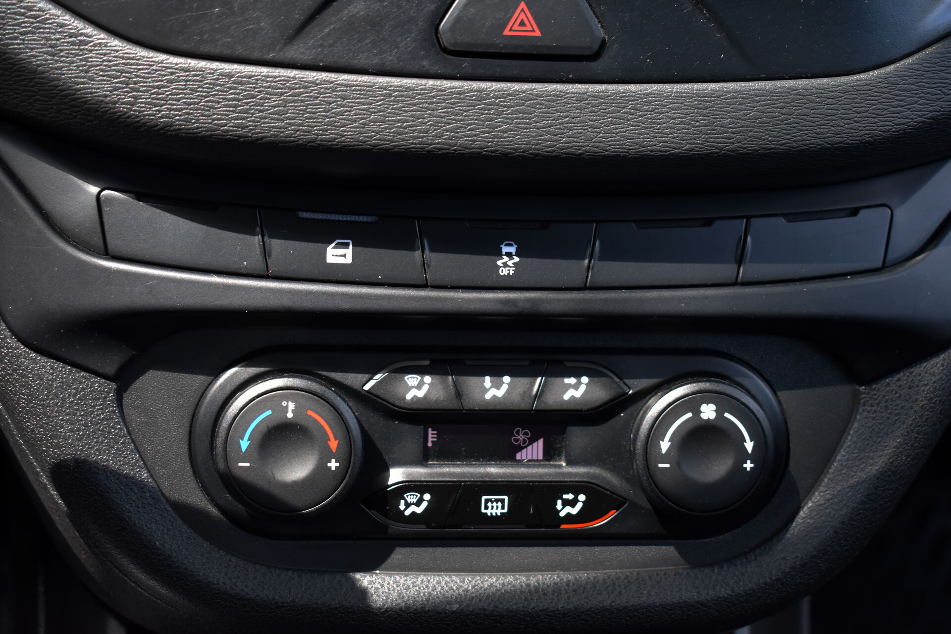 Lada (ВАЗ) Vesta, I 1.6 MT (106 л.с.) 2017