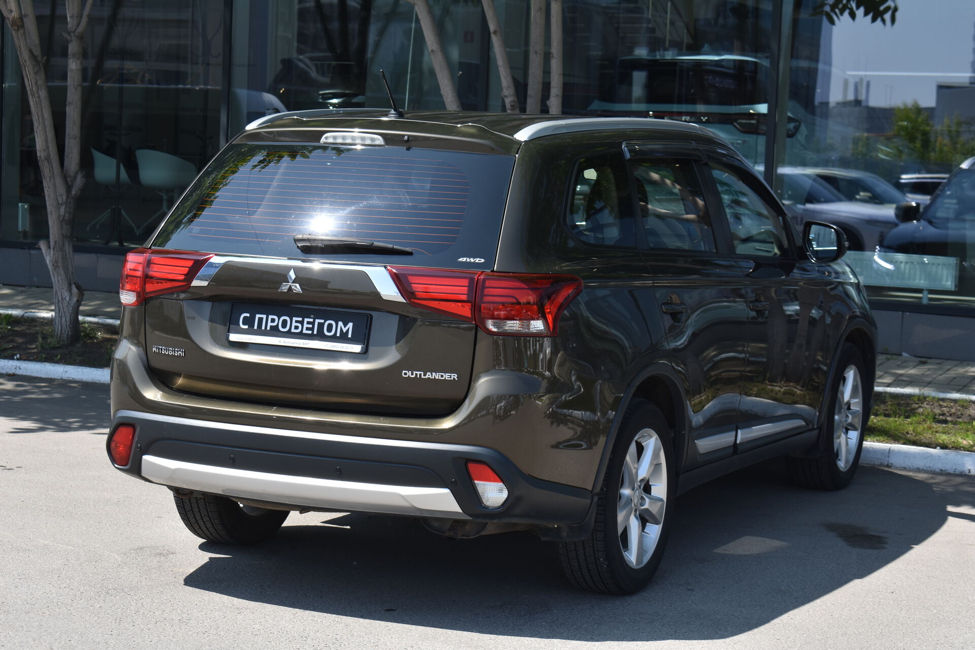 Mitsubishi Outlander, III Рестайлинг 2.0 CVT (146 л.с.) 4WD 2015