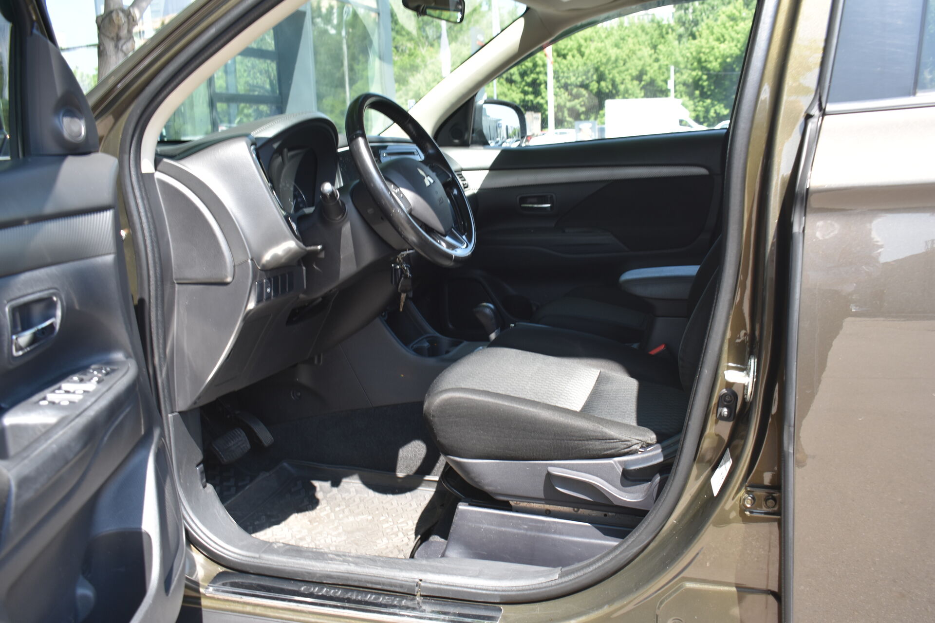 Mitsubishi Outlander, III Рестайлинг 2.0 CVT (146 л.с.) 4WD 2015