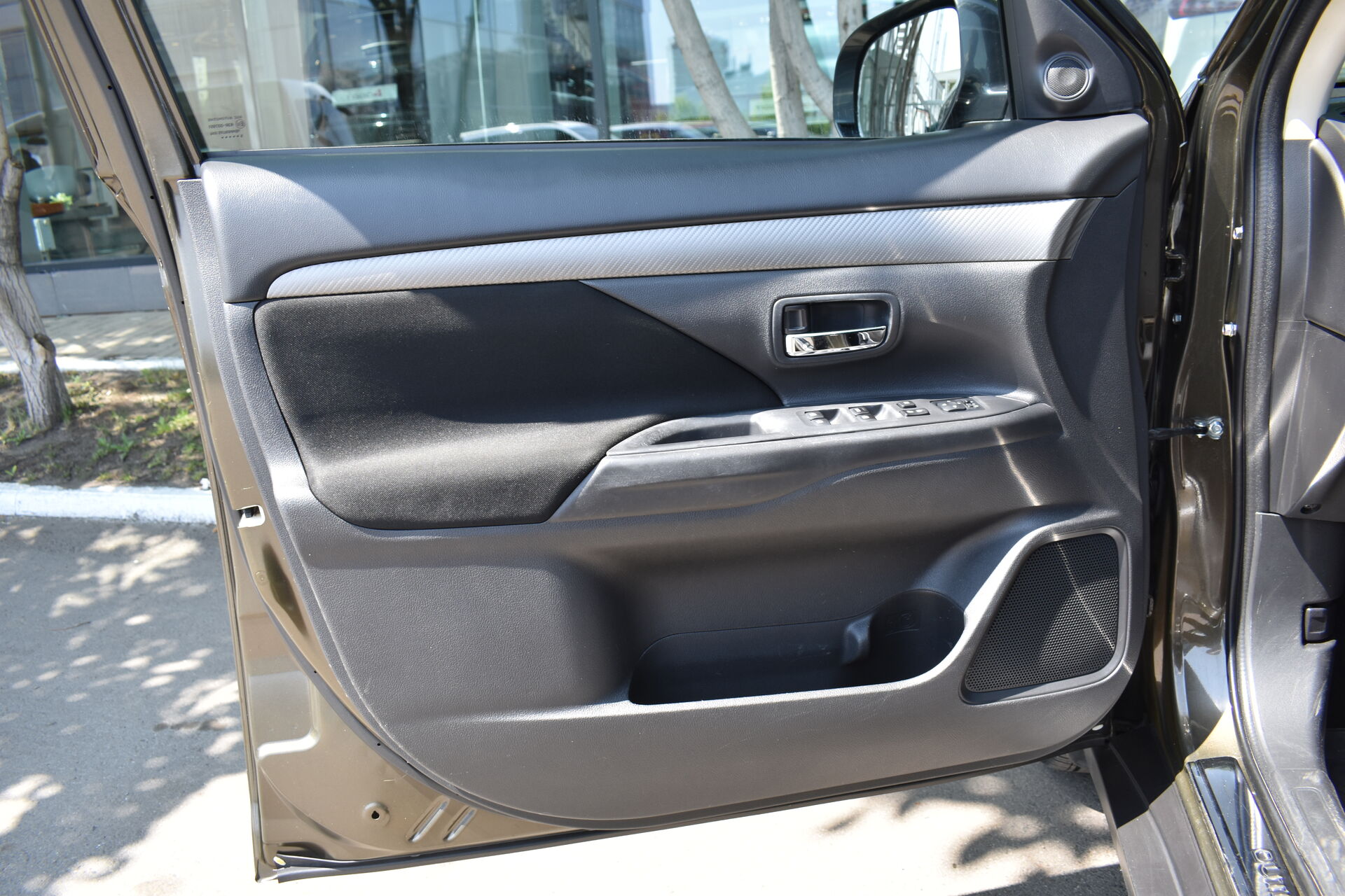 Mitsubishi Outlander, III Рестайлинг 2.0 CVT (146 л.с.) 4WD 2015