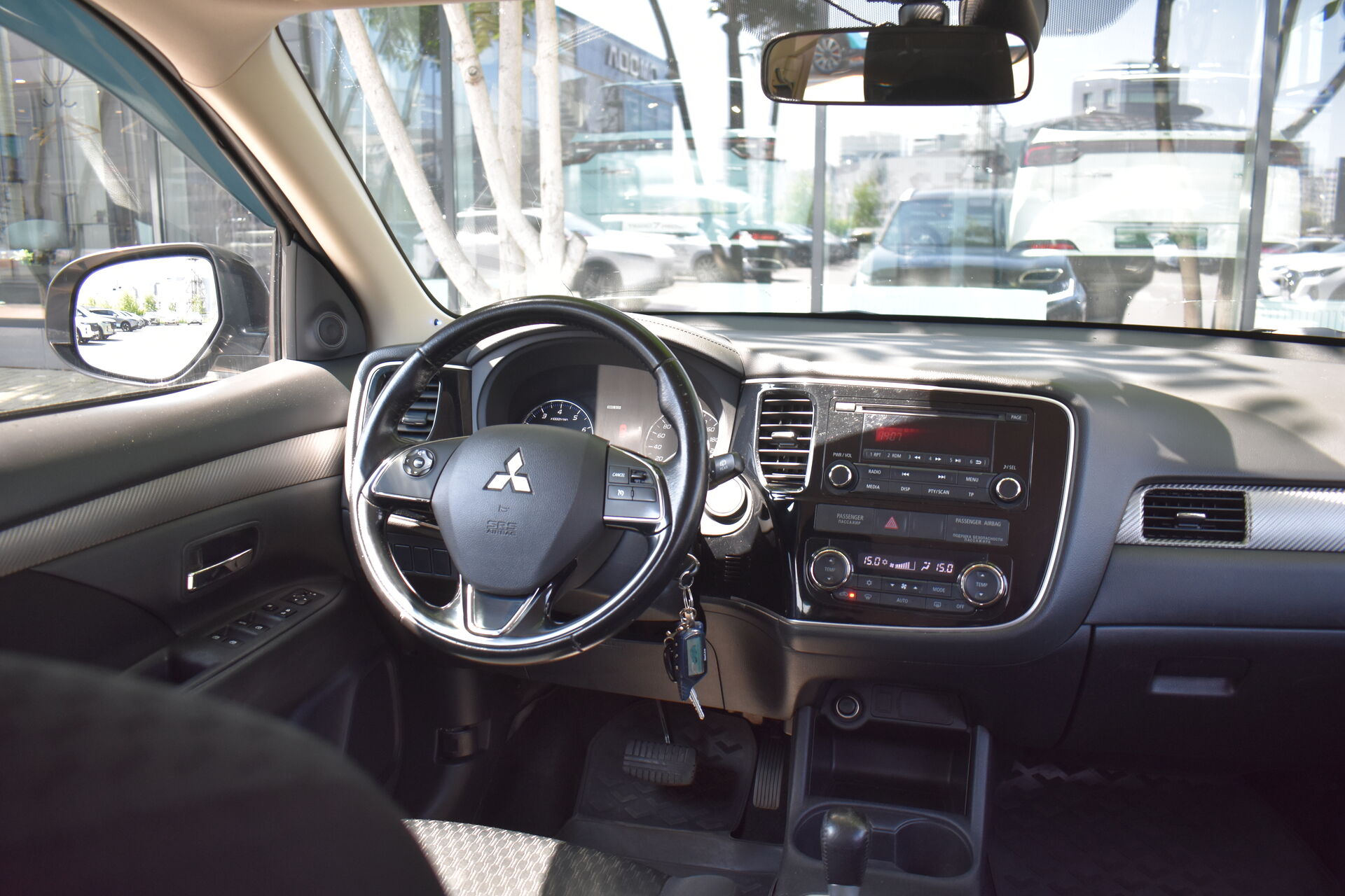 Mitsubishi Outlander, III Рестайлинг 2.0 CVT (146 л.с.) 4WD 2015