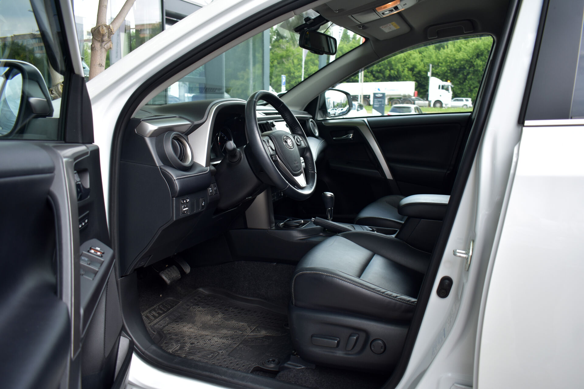 Toyota RAV4, IV (XA40) Рестайлинг 2.0 CVT (146 л.с.) 4WD 2019