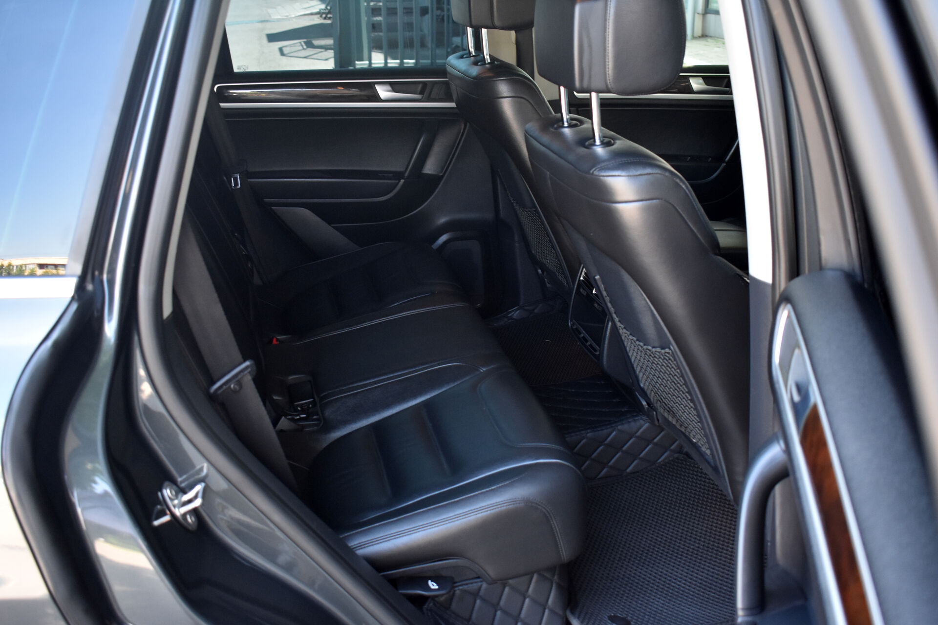 Volkswagen Touareg, II Рестайлинг 3.0d AT (245 л.с.) 4WD 2014