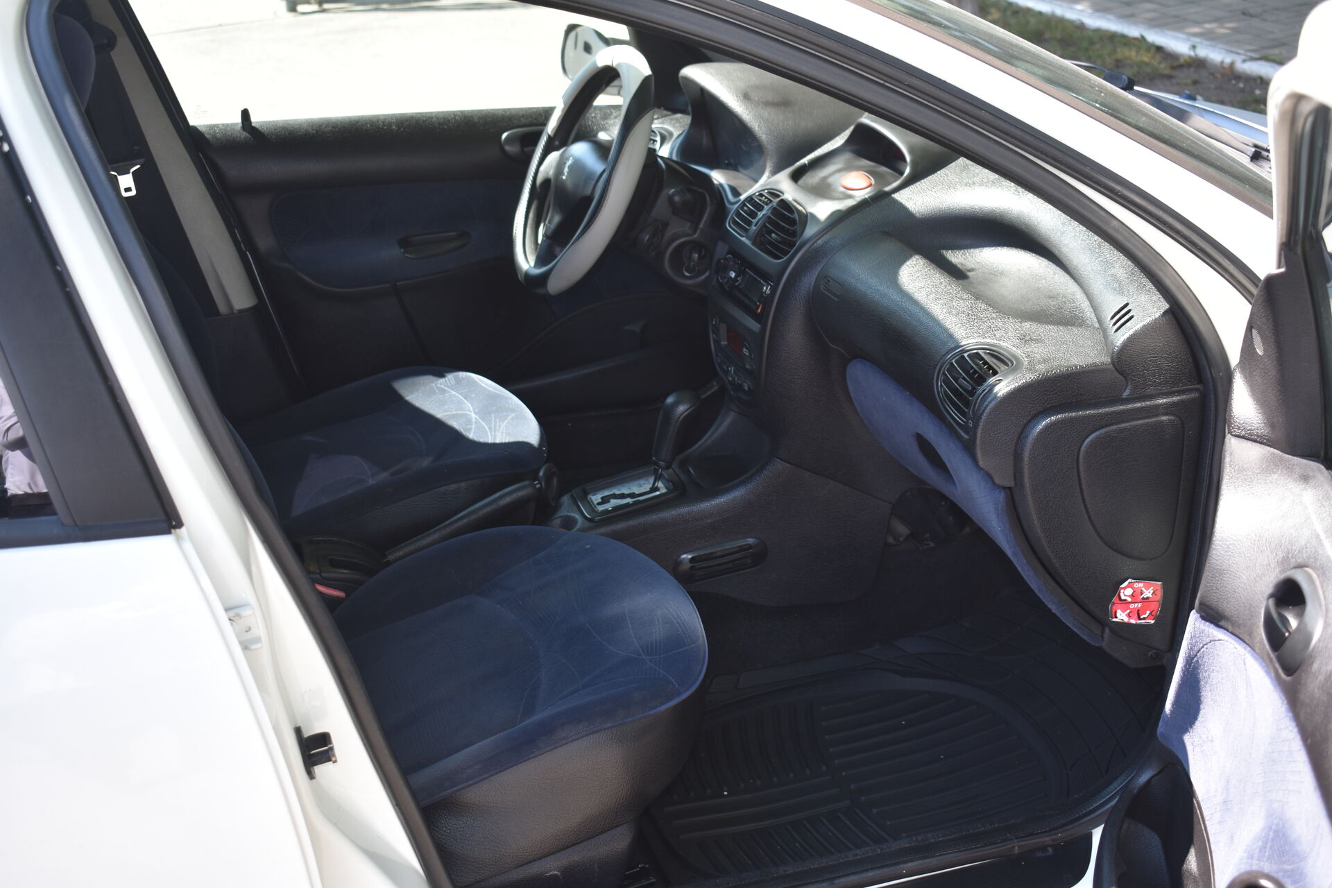 Peugeot 206, I 1.4 AT (75 л.с.) 2003
