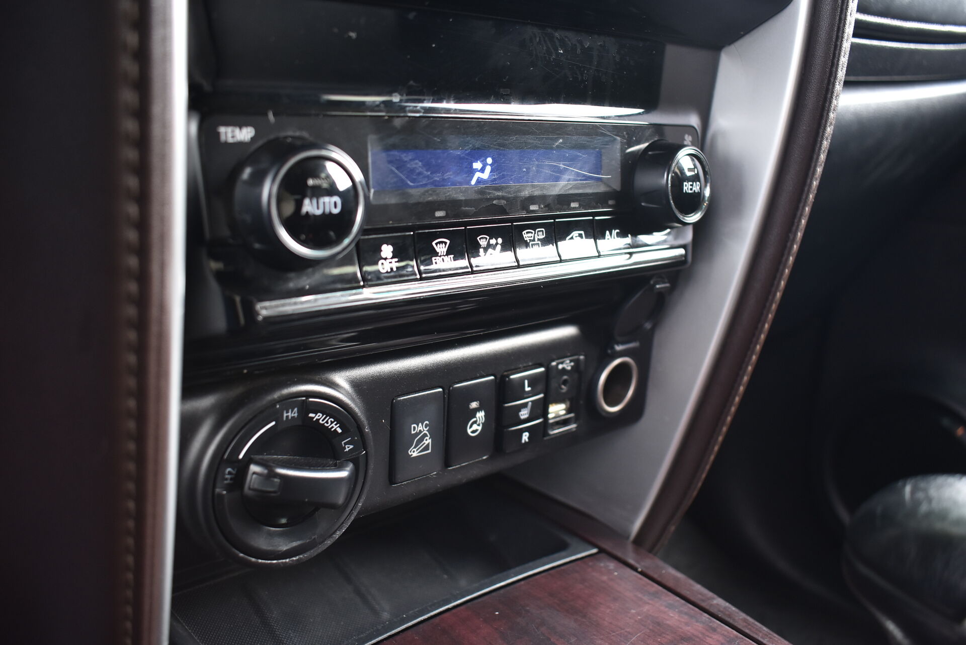 Toyota Fortuner, II 2.8d AT (177 л.с.) 4WD 2019